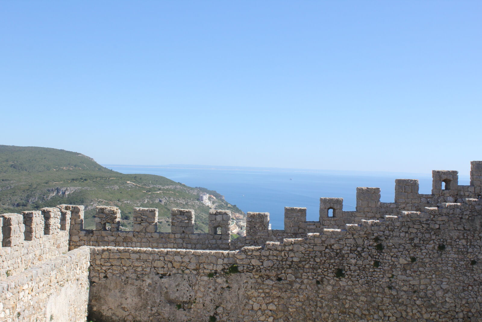Canon EOS 550D (EOS Rebel T2i / EOS Kiss X4) sample photo. Castle, coastline, walls photography