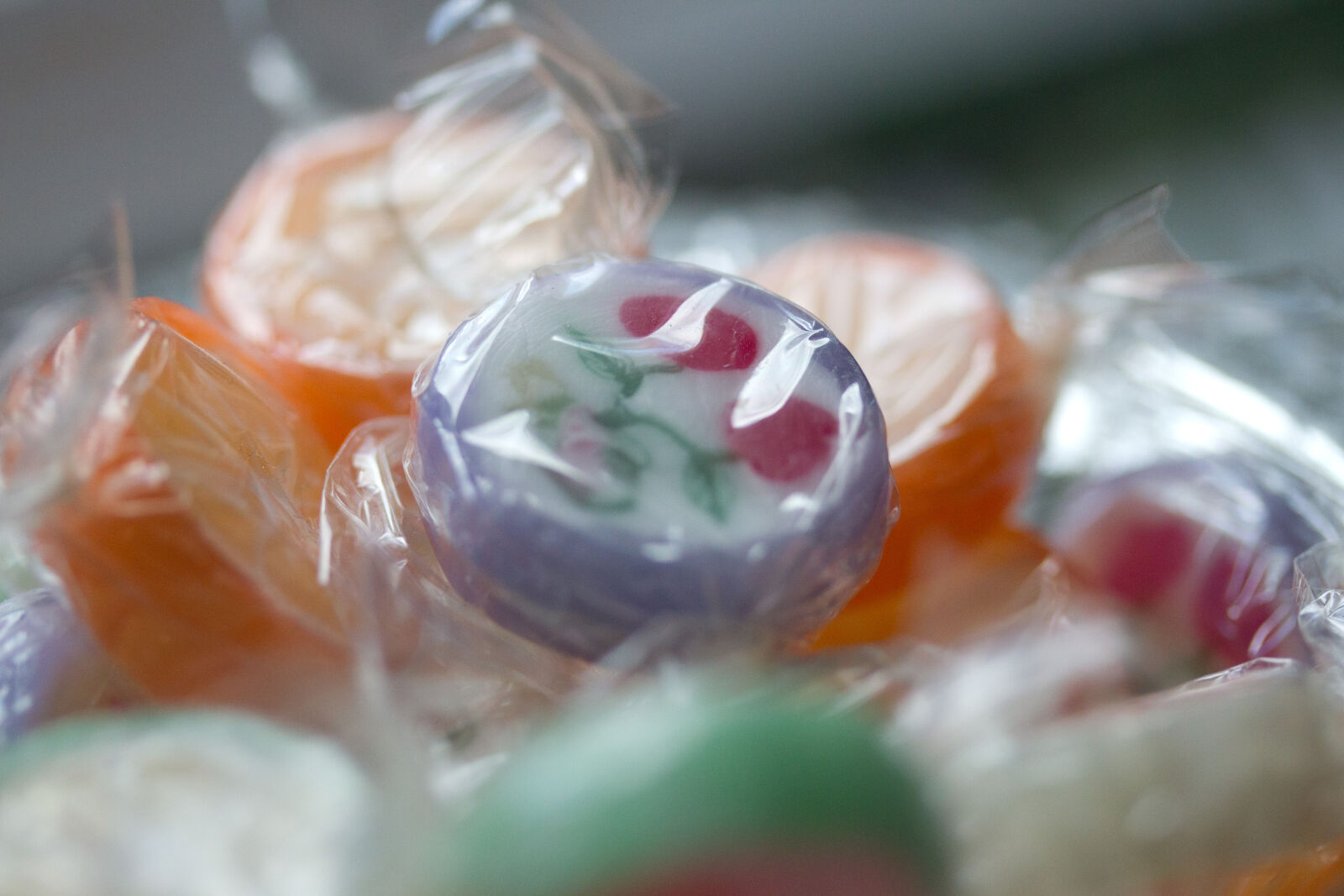 Canon EOS 7D + Canon EF-S 60mm F2.8 Macro USM sample photo. Bonbon, candy, confectionery, pastel photography