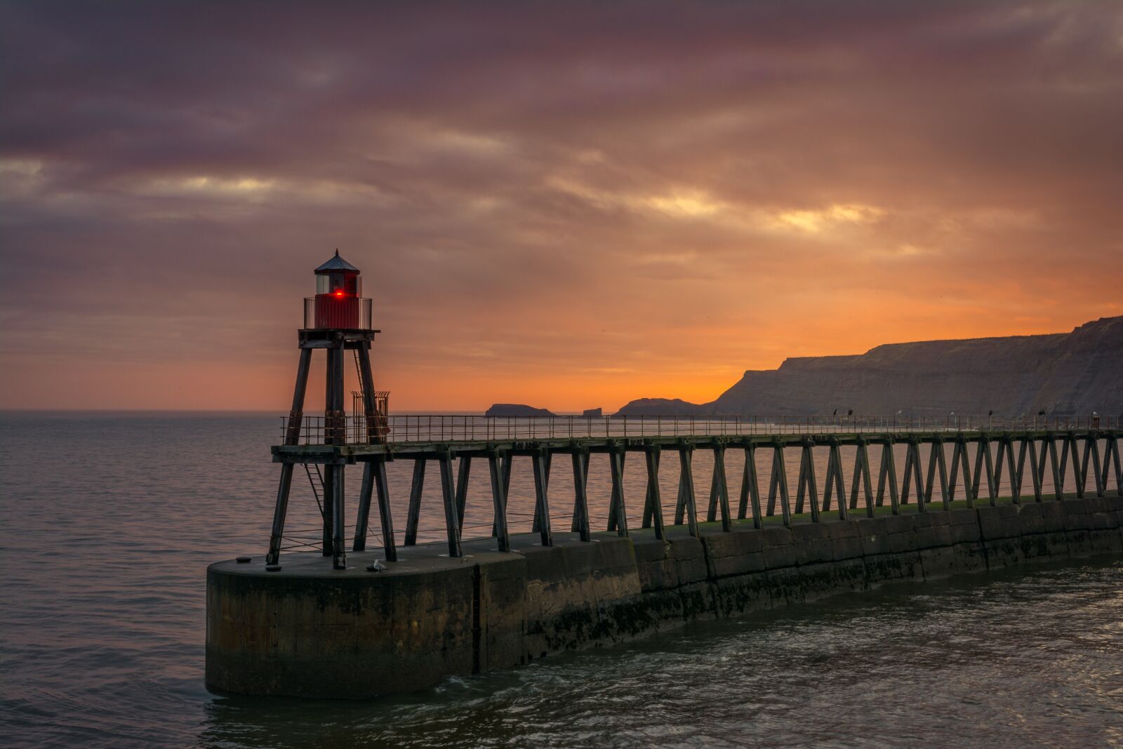 Nikon D7100 sample photo. Whitby, east pier, beacon photography