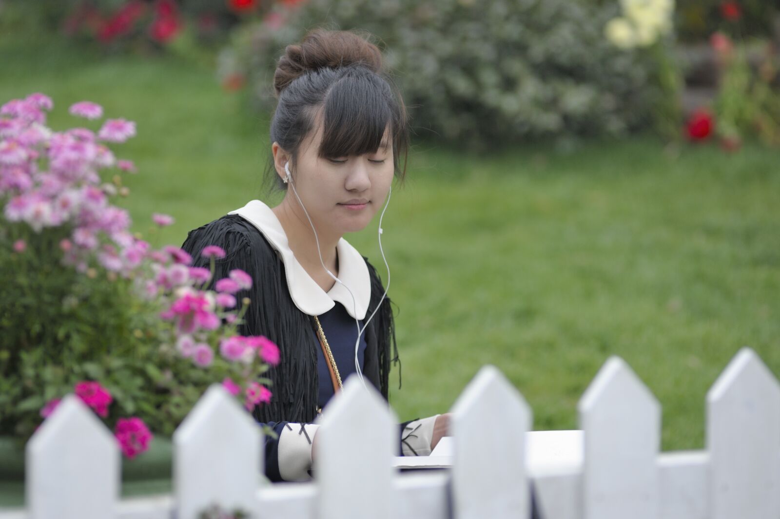 Nikon D700 sample photo. Girl, music, intoxication photography