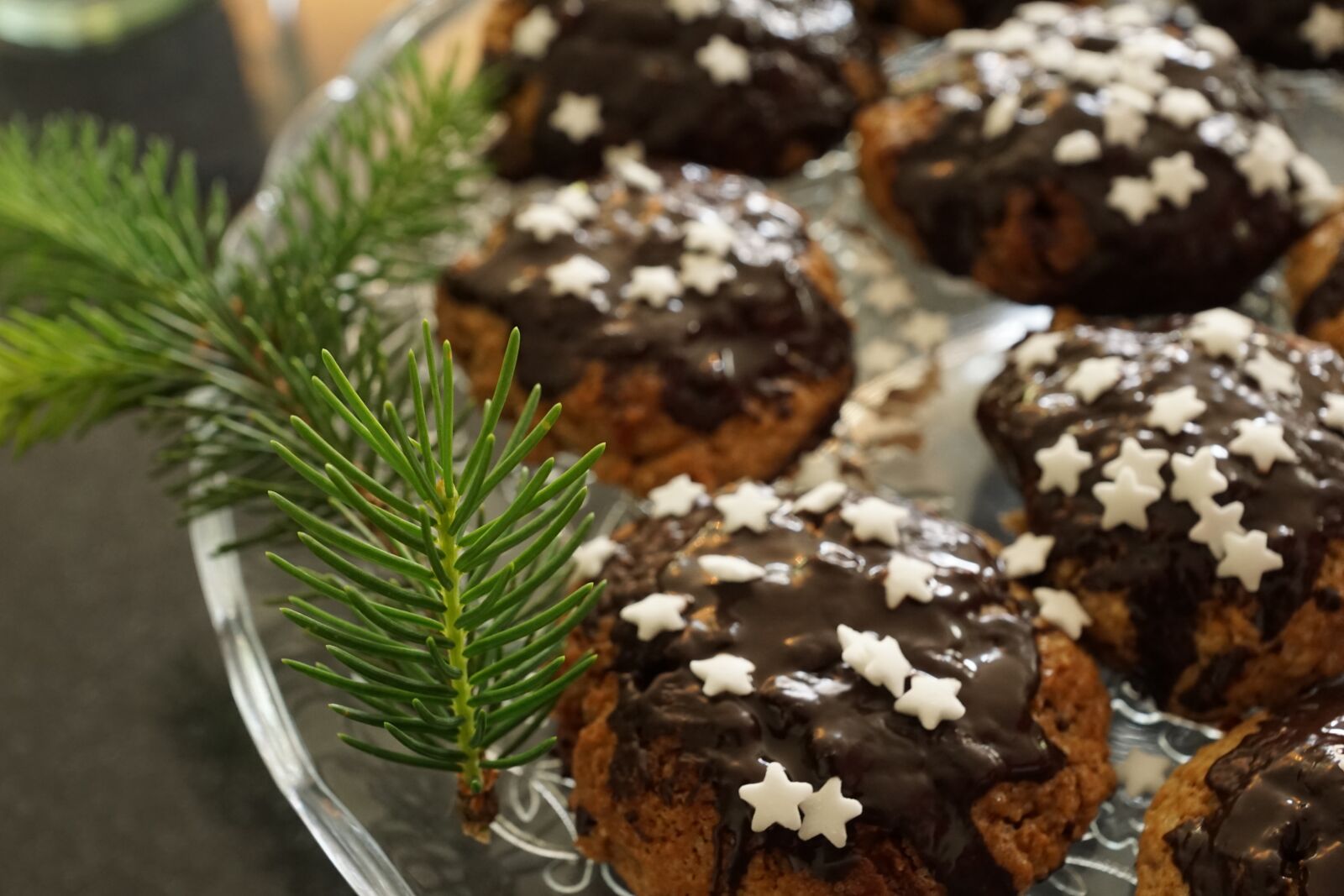 Sony ILCA-77M2 + Sony DT 16-50mm F2.8 SSM sample photo. Cookie, christmas, eat photography