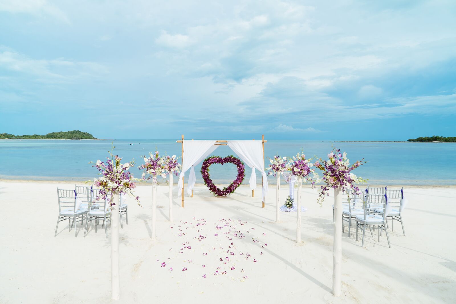 Sony a7S + Sony Vario Tessar T* FE 24-70mm F4 ZA OSS sample photo. Beach, wedding, venue photography