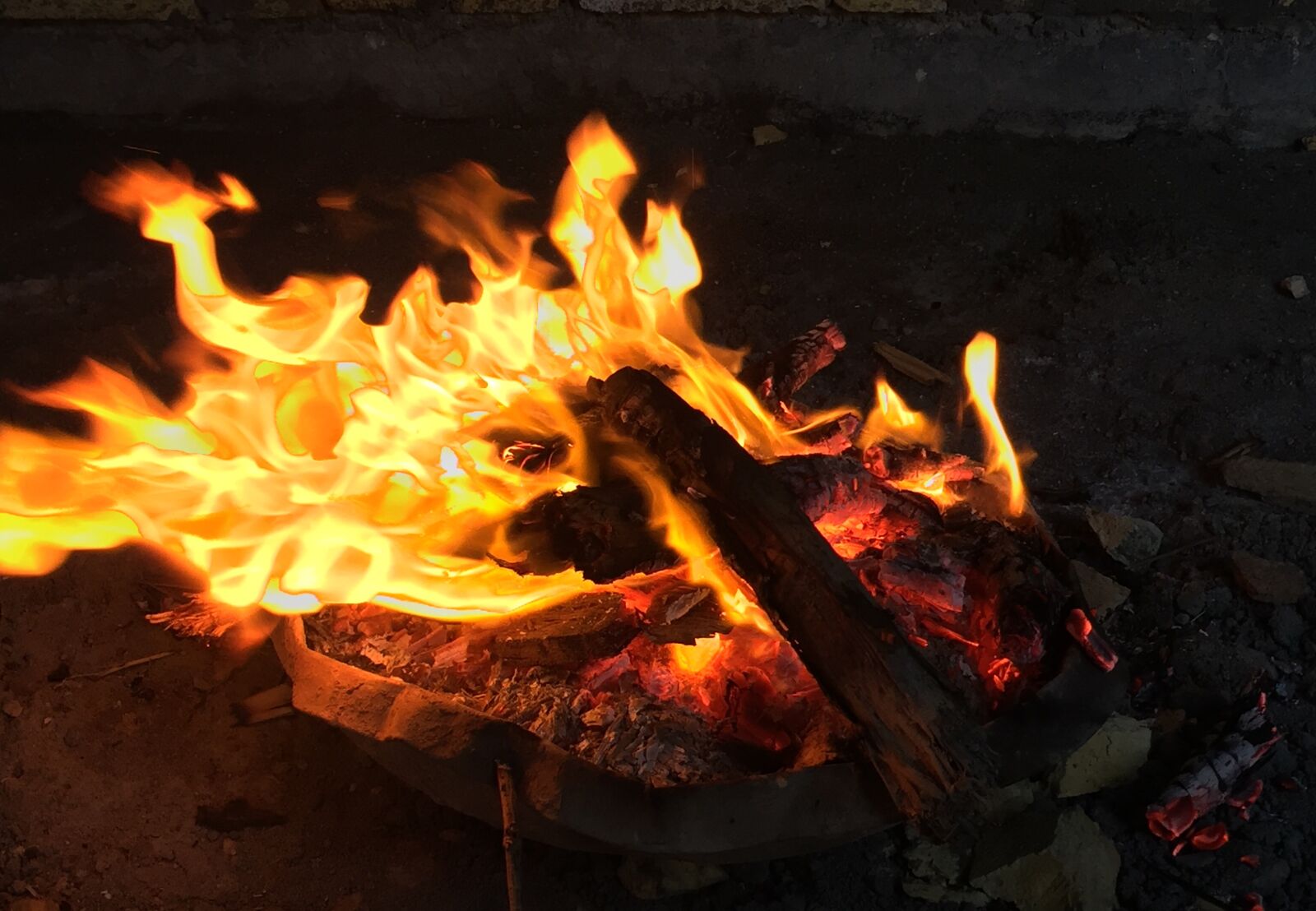 Apple iPhone 6 sample photo. Fire, warm, winter photography