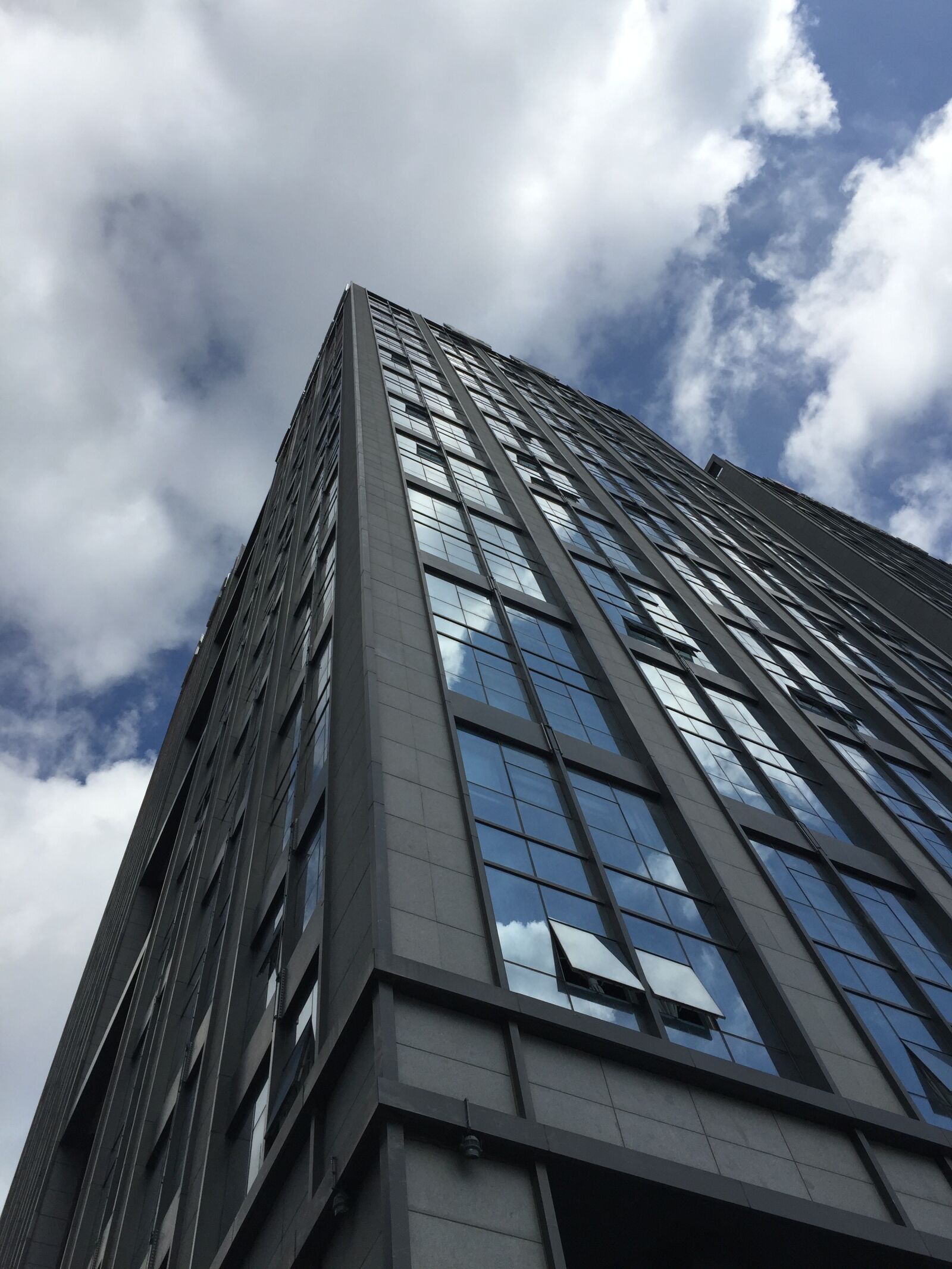 iPhone 6 Plus back camera 4.15mm f/2.2 sample photo. Building, city, shenzhen photography