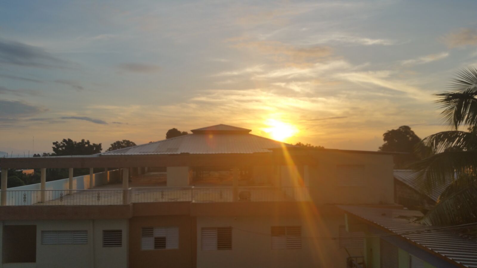 Samsung Galaxy Note4 sample photo. Sunrise, city, building photography