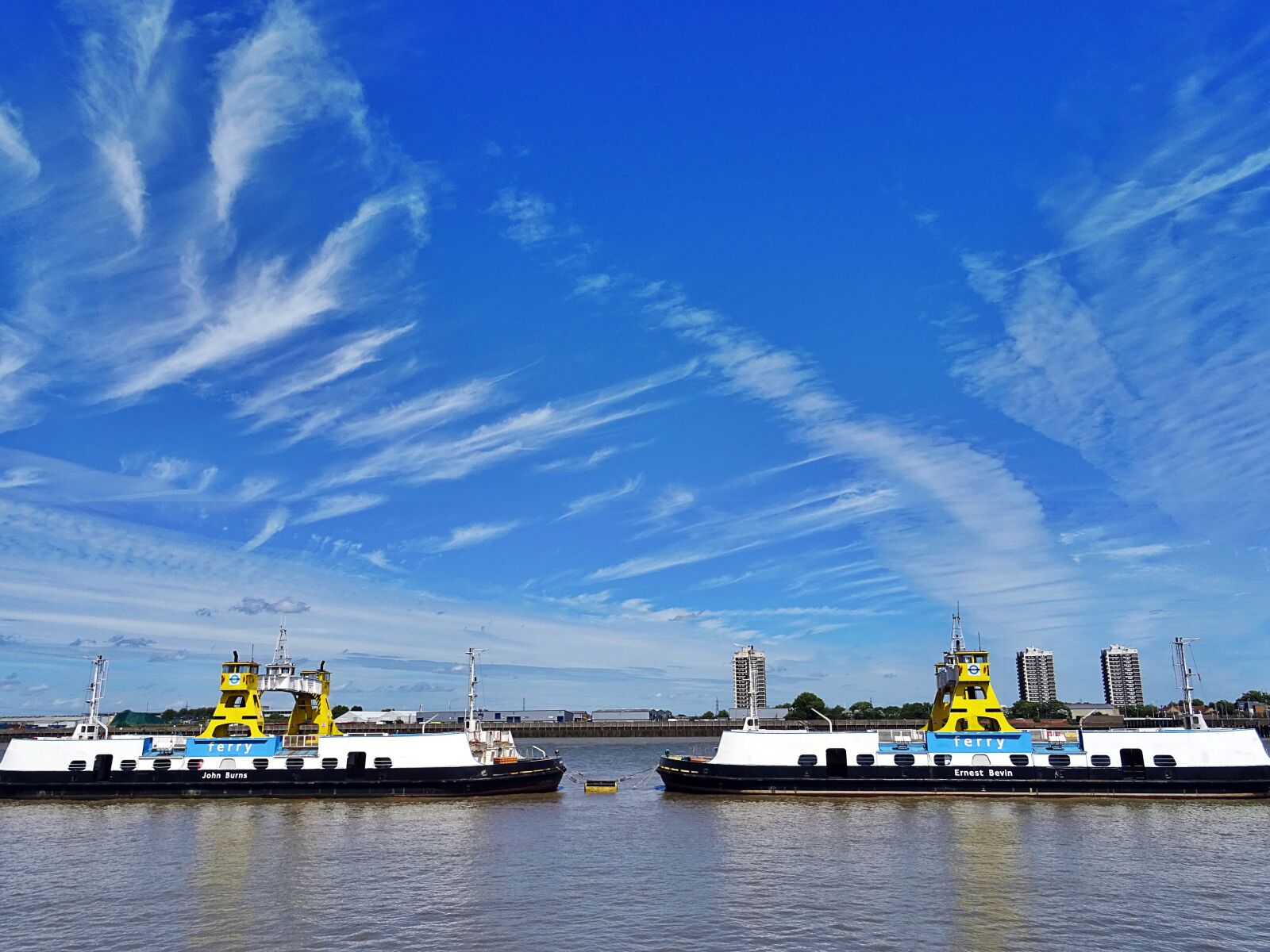 Sony DSC-HX60 sample photo. Boats, buildings, clouds, harbour photography