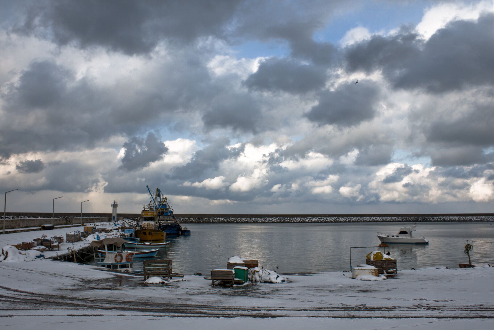 Canon EOS 500D (EOS Rebel T1i / EOS Kiss X3) sample photo. Winter, boat, cloud photography