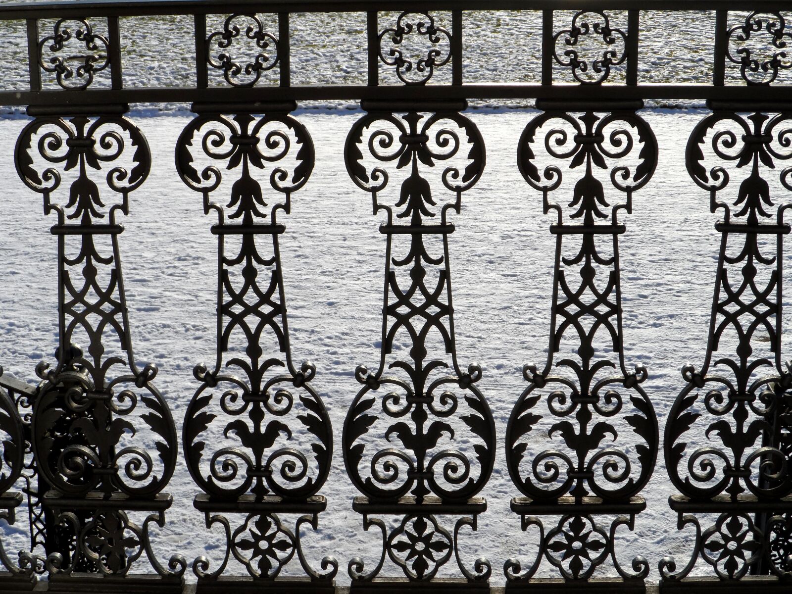 Samsung WB150 / WB150F / WB152 / WB152F / WB151 sample photo. Railing, wrought iron, snow photography