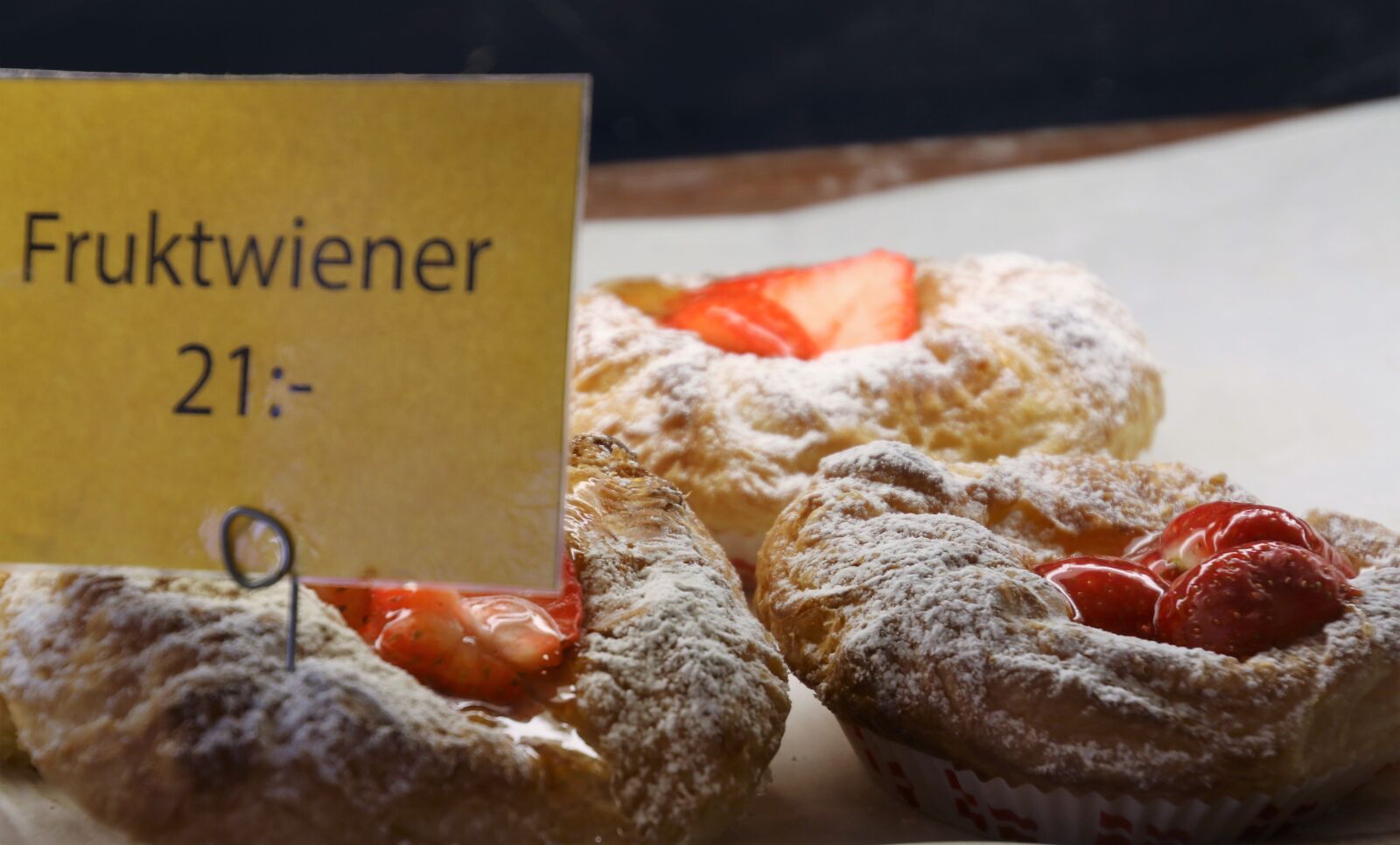 Canon EOS 7D Mark II sample photo. Baker, bakery, delicious, eat photography