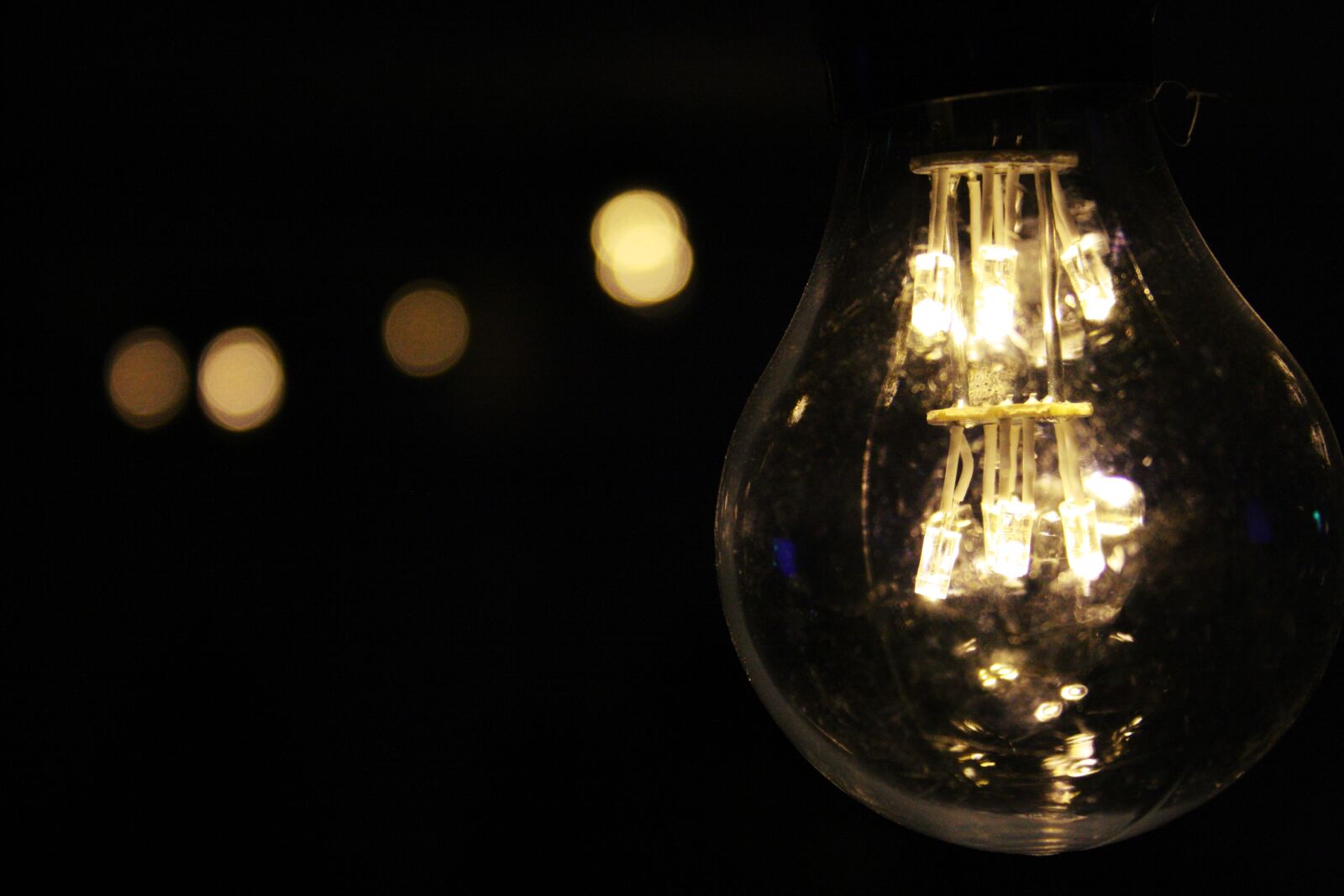 Canon EF-S 18-55mm F3.5-5.6 II sample photo. Light photography