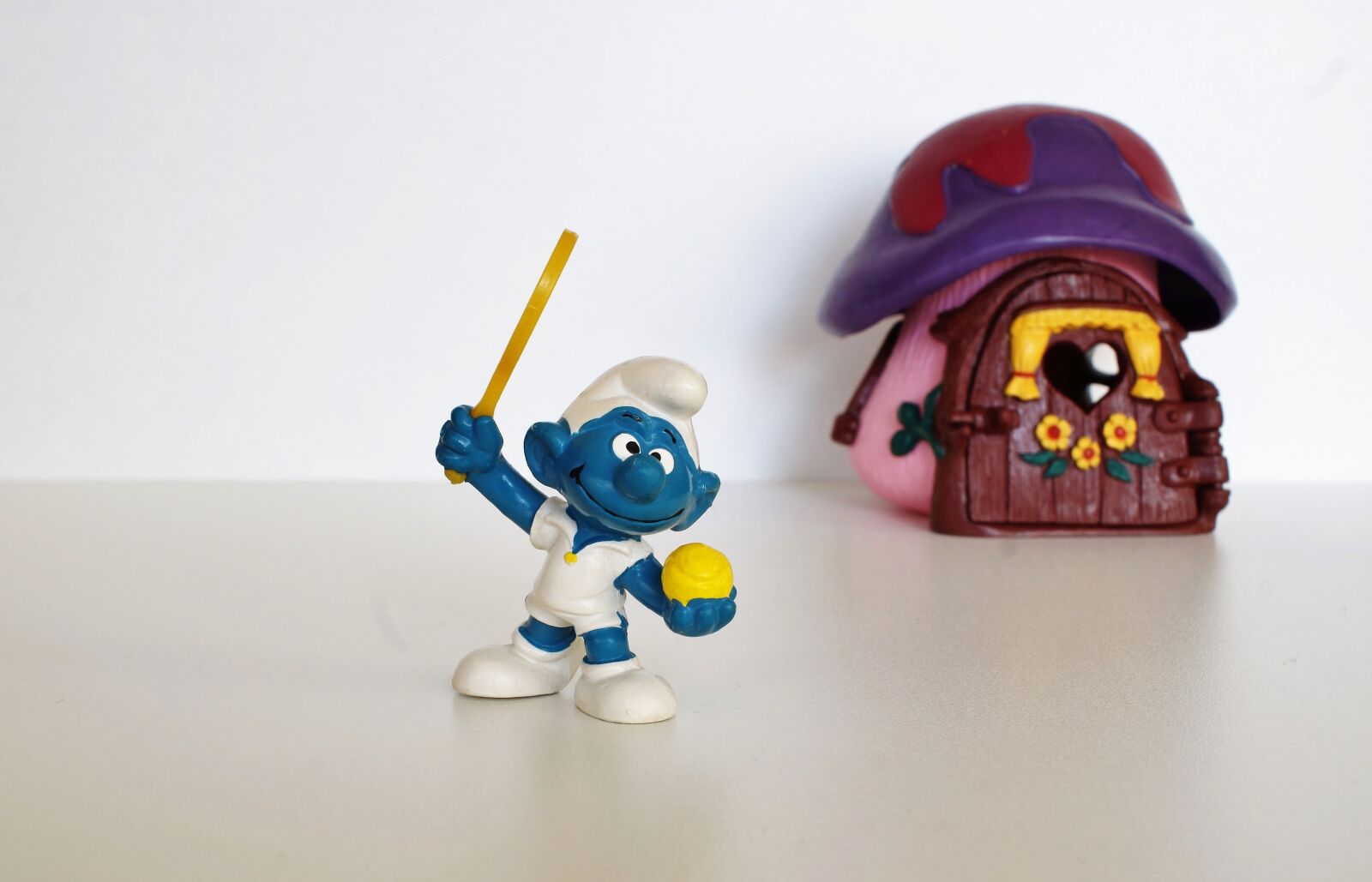 Sony DT 18-70mm F3.5-5.6 sample photo. Smurf, smurfs, figure photography