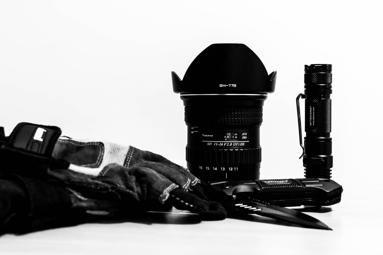 Canon EOS 600D (Rebel EOS T3i / EOS Kiss X5) + Canon EF 24-70mm F2.8L II USM sample photo. Angle, black, couteau, cran photography