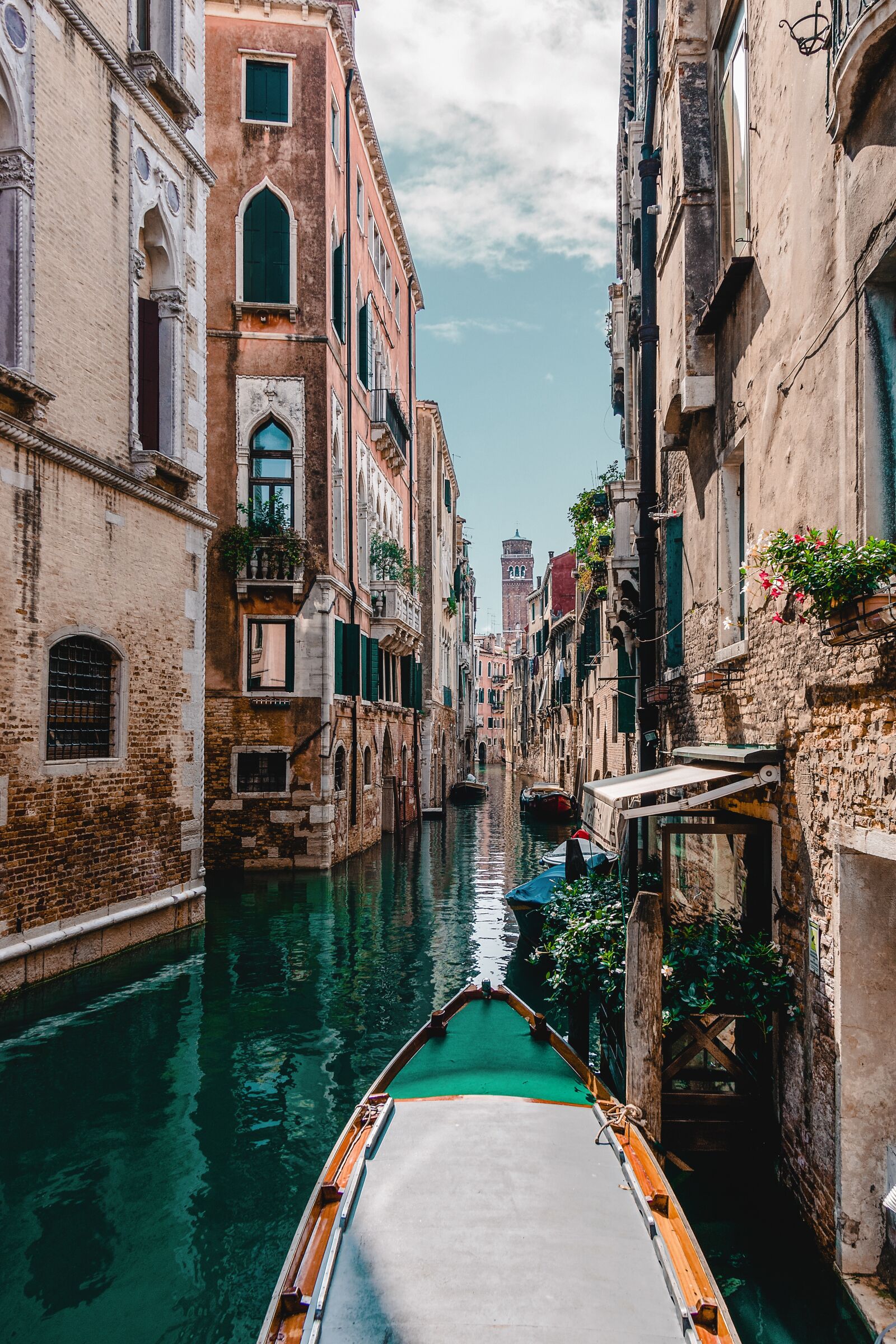 Canon EOS 750D (EOS Rebel T6i / EOS Kiss X8i) sample photo. Venice, gondola, water photography