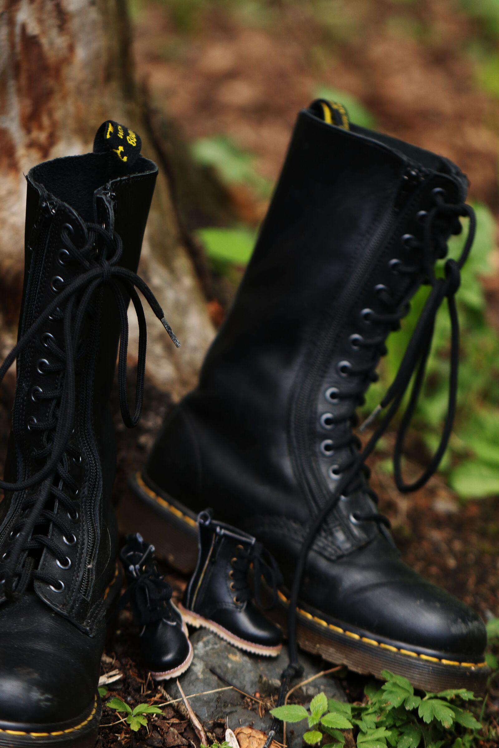 Canon EOS 7D Mark II sample photo. Boots, tiny, footwear photography
