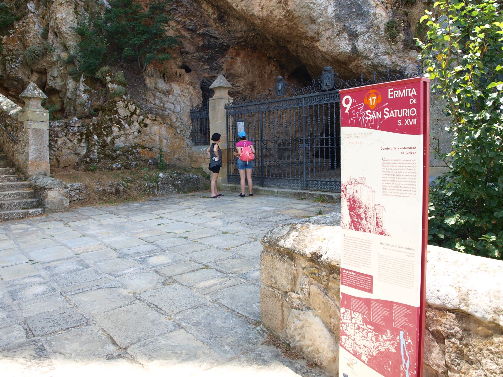 Olympus E-420 (EVOLT E-420) sample photo. Hermitage, church, cave photography