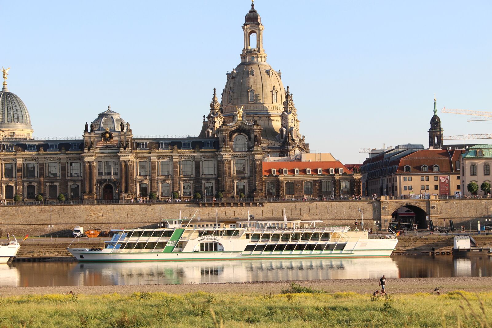 Canon EOS 700D (EOS Rebel T5i / EOS Kiss X7i) sample photo. Dresden, elbe, grass photography