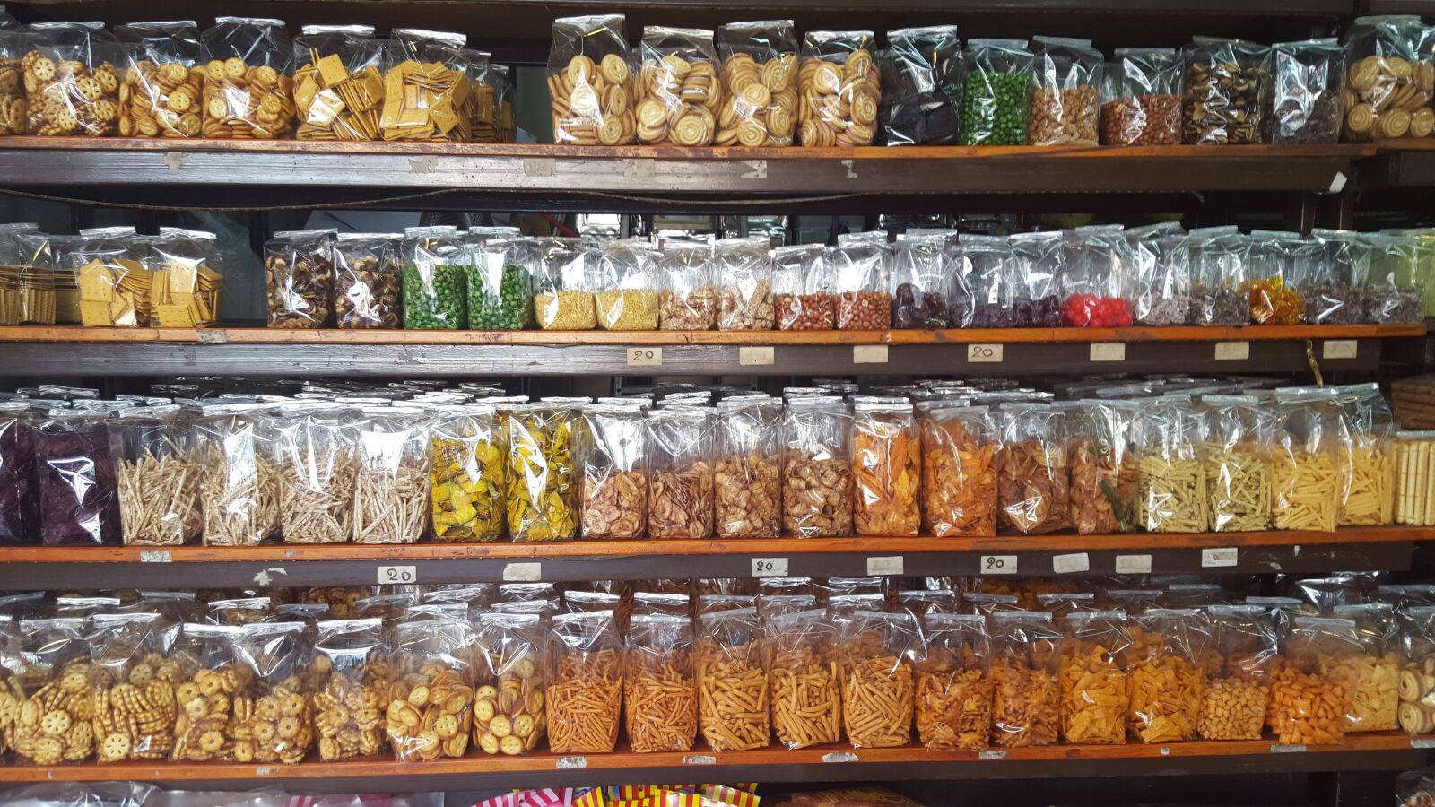 Samsung Galaxy S6 sample photo. Market, spices, colour photography