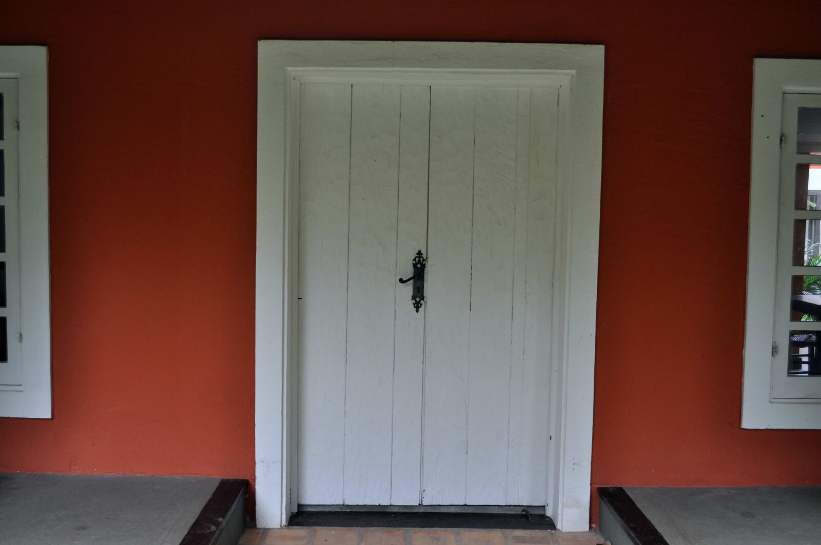 Nikon D5000 sample photo. Wooden, white, front, door photography