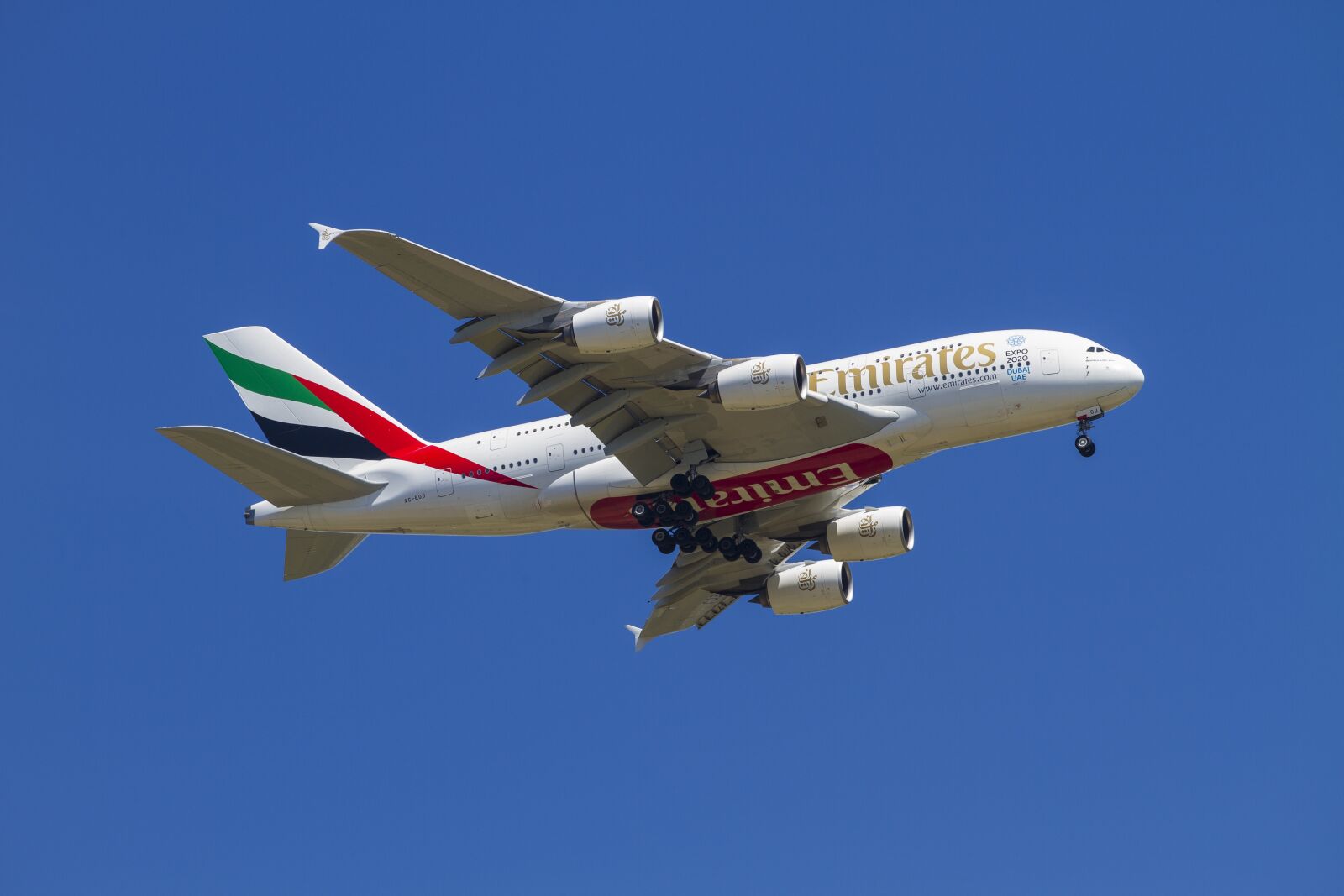 Canon EOS 7D + Canon EF 70-200mm F4L USM sample photo. Aircraft, landing, emirates photography