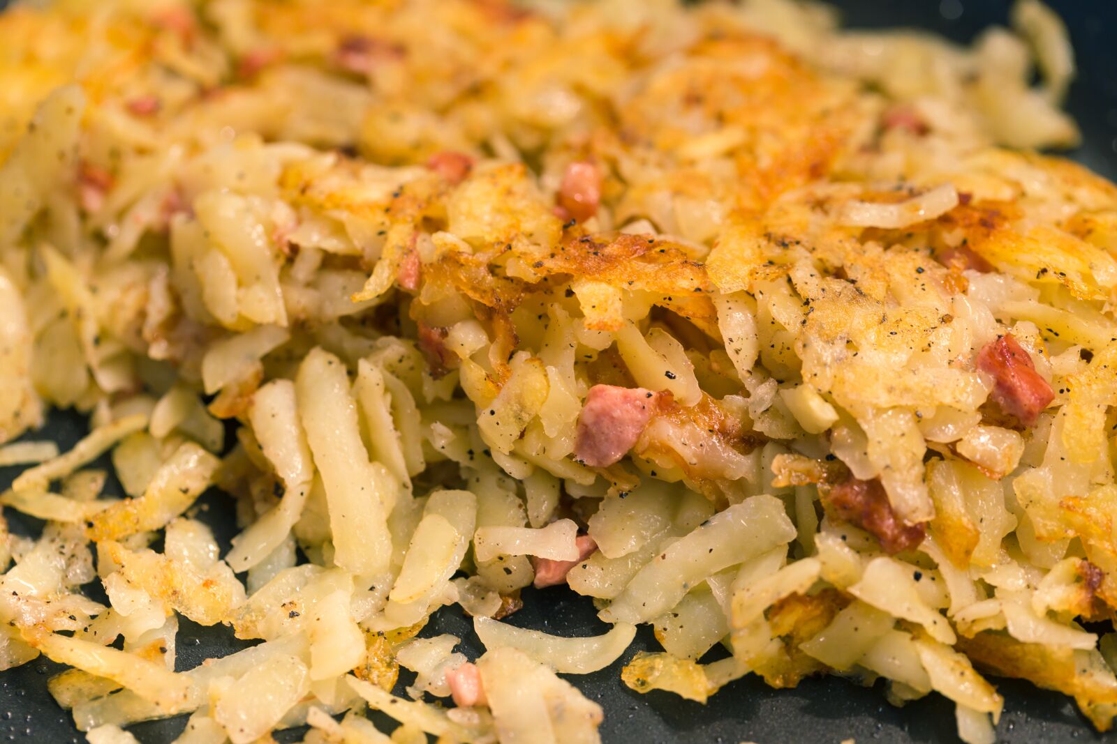 Canon EF 100mm F2.8L Macro IS USM sample photo. Hash browns, pan, cooking photography