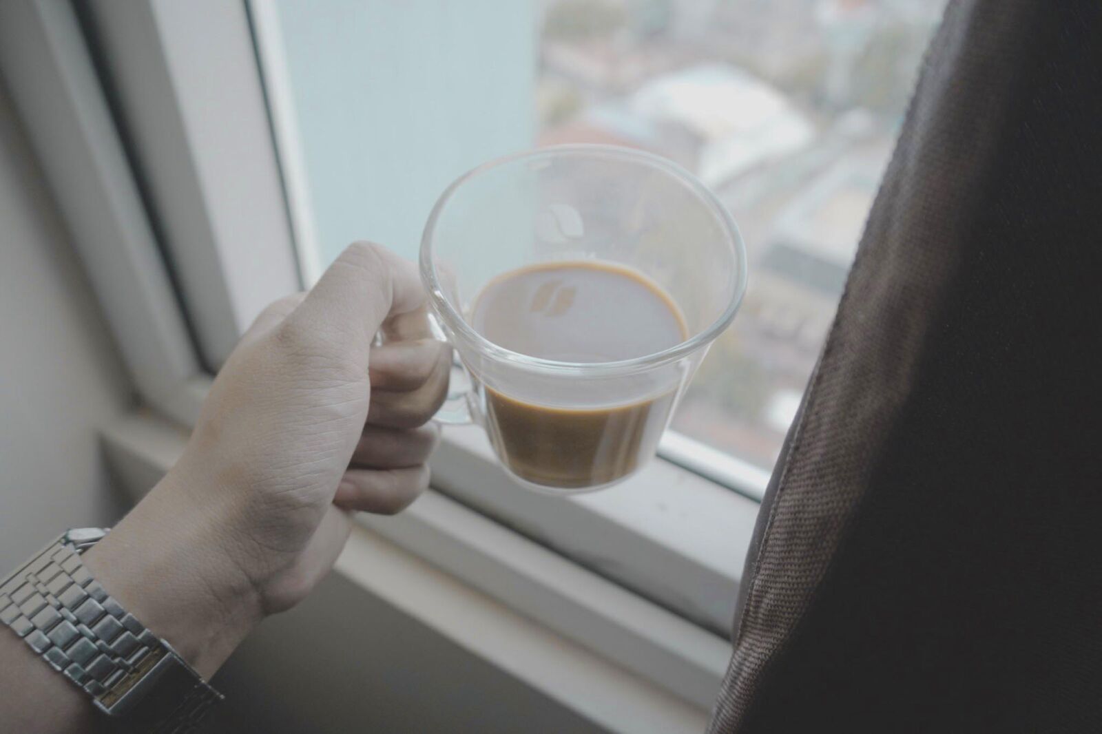 Sony a6300 + Sony E 16-50mm F3.5-5.6 PZ OSS sample photo. Afternoon, brown, chill, coffee photography