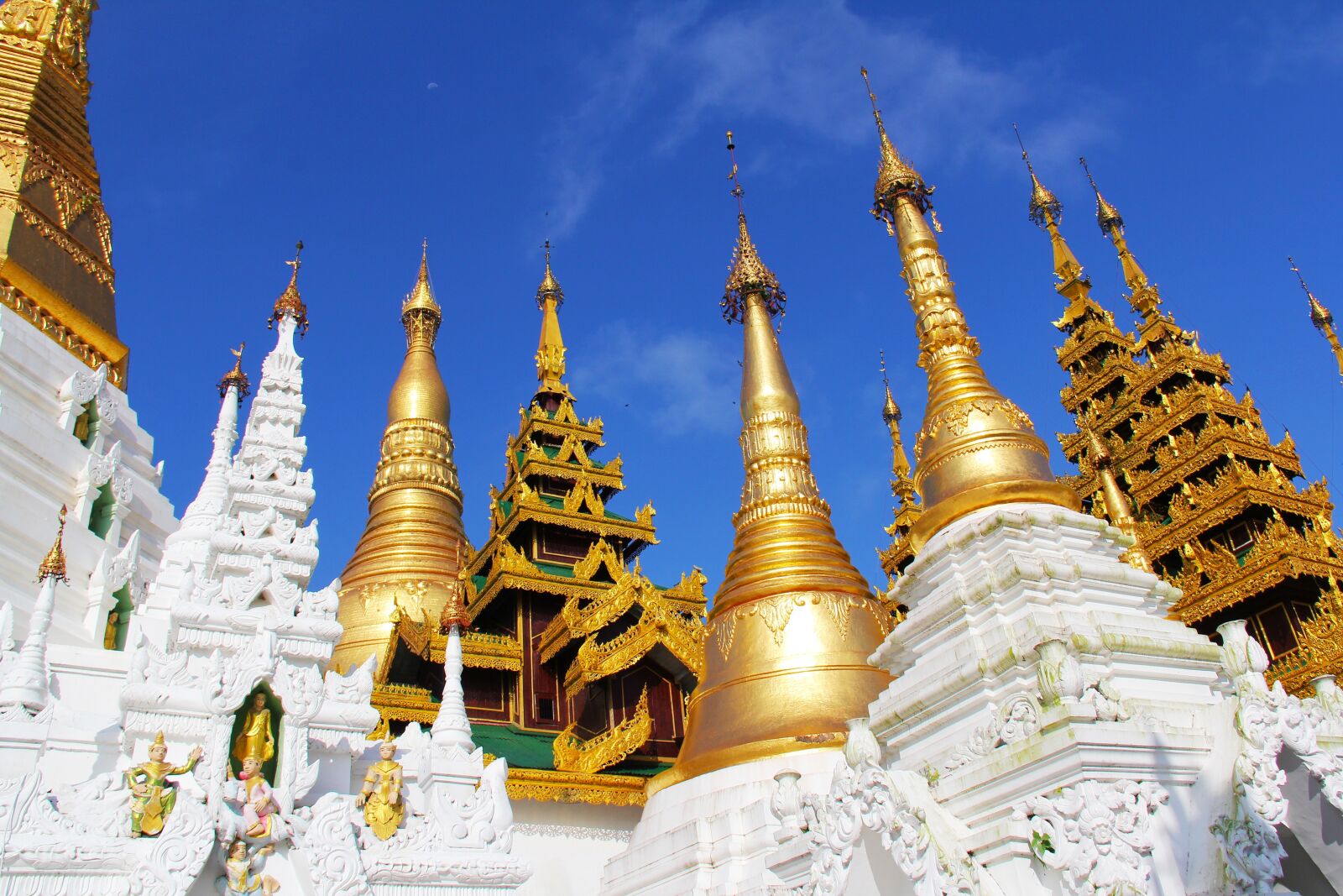 Canon EF-S 18-200mm F3.5-5.6 IS sample photo. Temple, pagoda, shwedagon pagoda photography