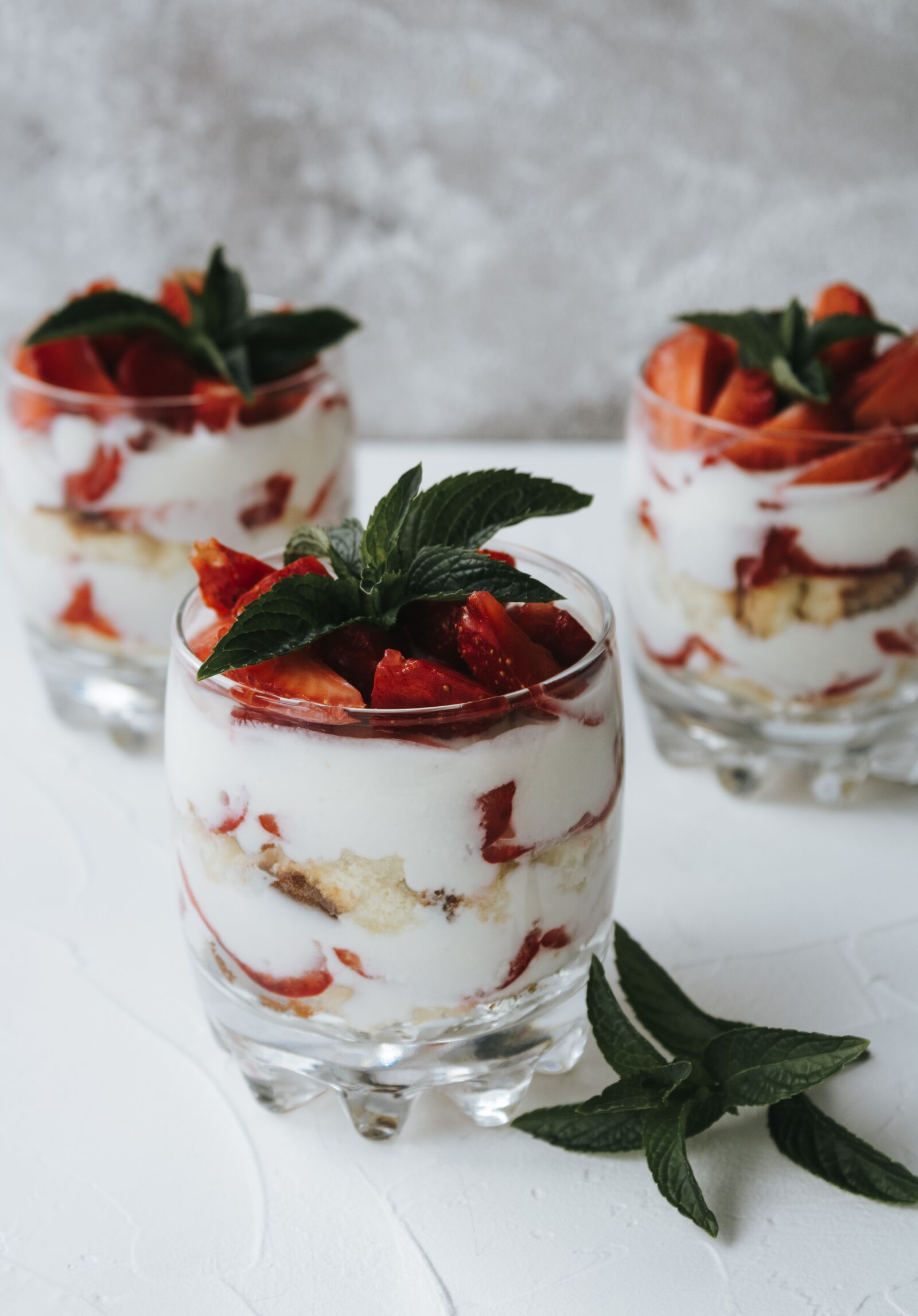 Canon EOS 2000D (EOS Rebel T7 / EOS Kiss X90 / EOS 1500D) sample photo. Trifle, strawberry, dessert photography