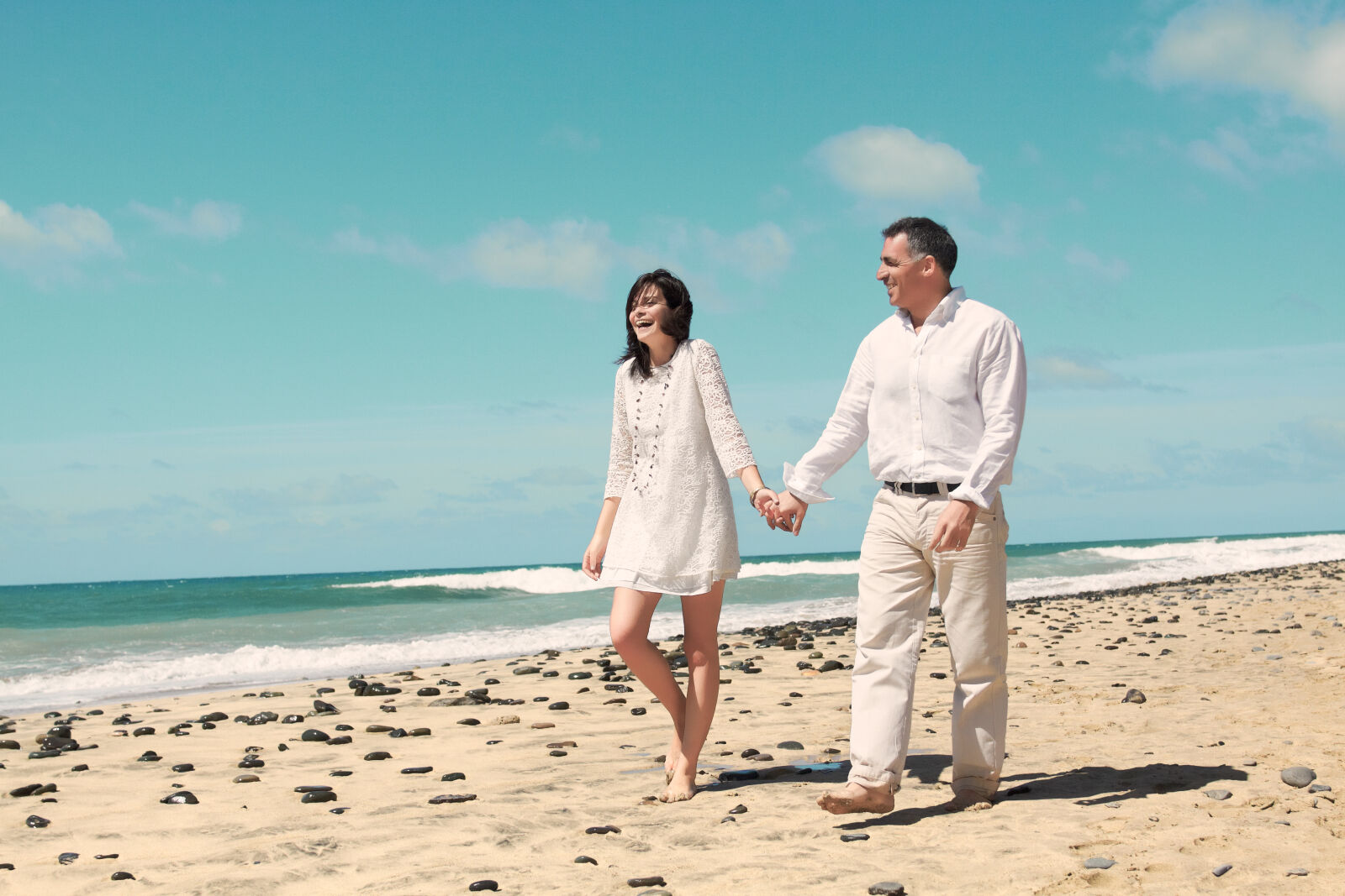 Canon EOS 50D sample photo. Adult, affectionate, alcohol, beach photography