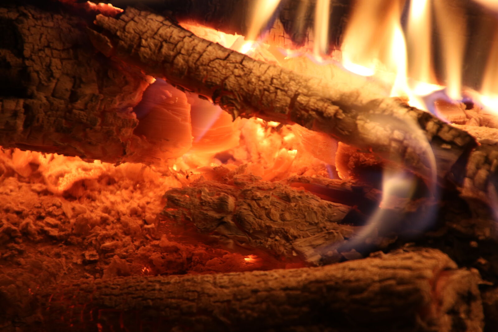 Canon EOS 7D Mark II sample photo. Ashes, bonfire, braai, burn photography