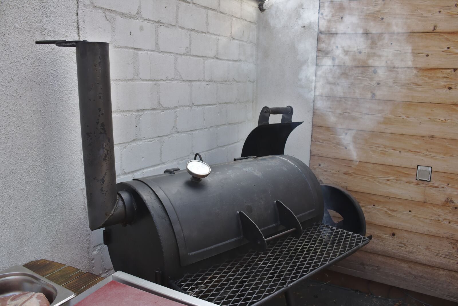 Canon EOS 750D (EOS Rebel T6i / EOS Kiss X8i) sample photo. Grill, garden, beer garden photography