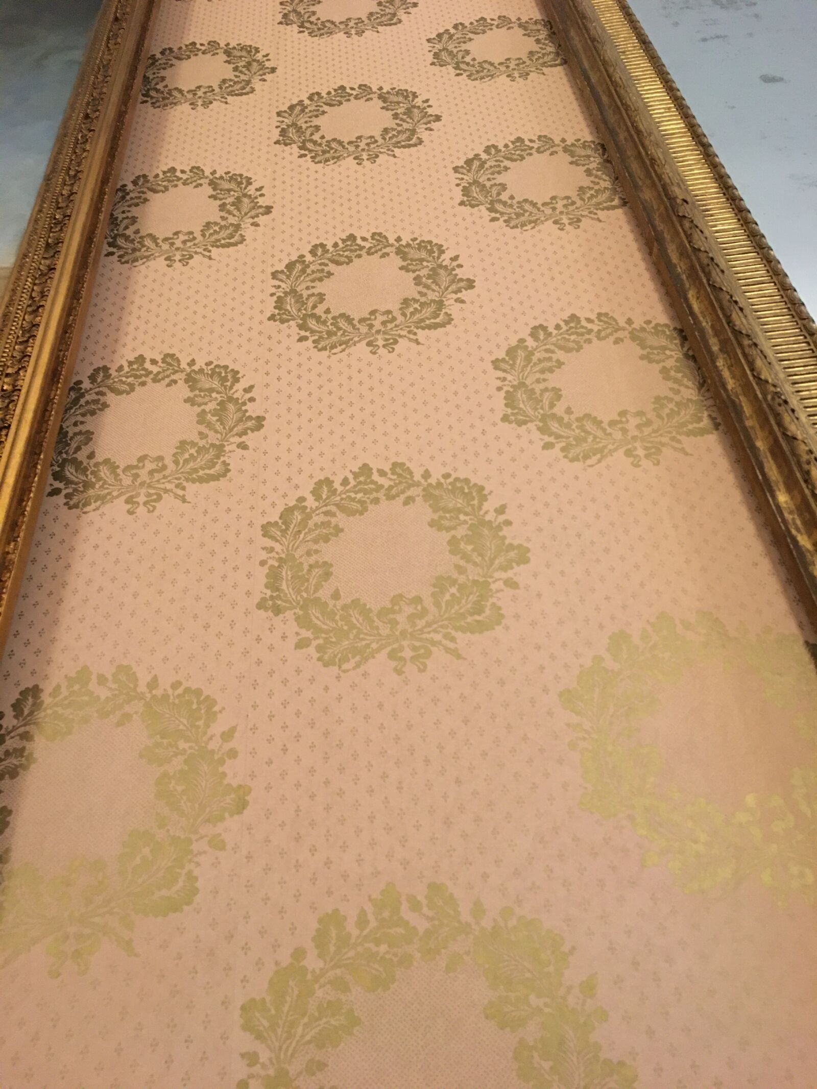 iPhone 6s Plus back camera 4.15mm f/2.2 sample photo. Museum, brocade, woven photography