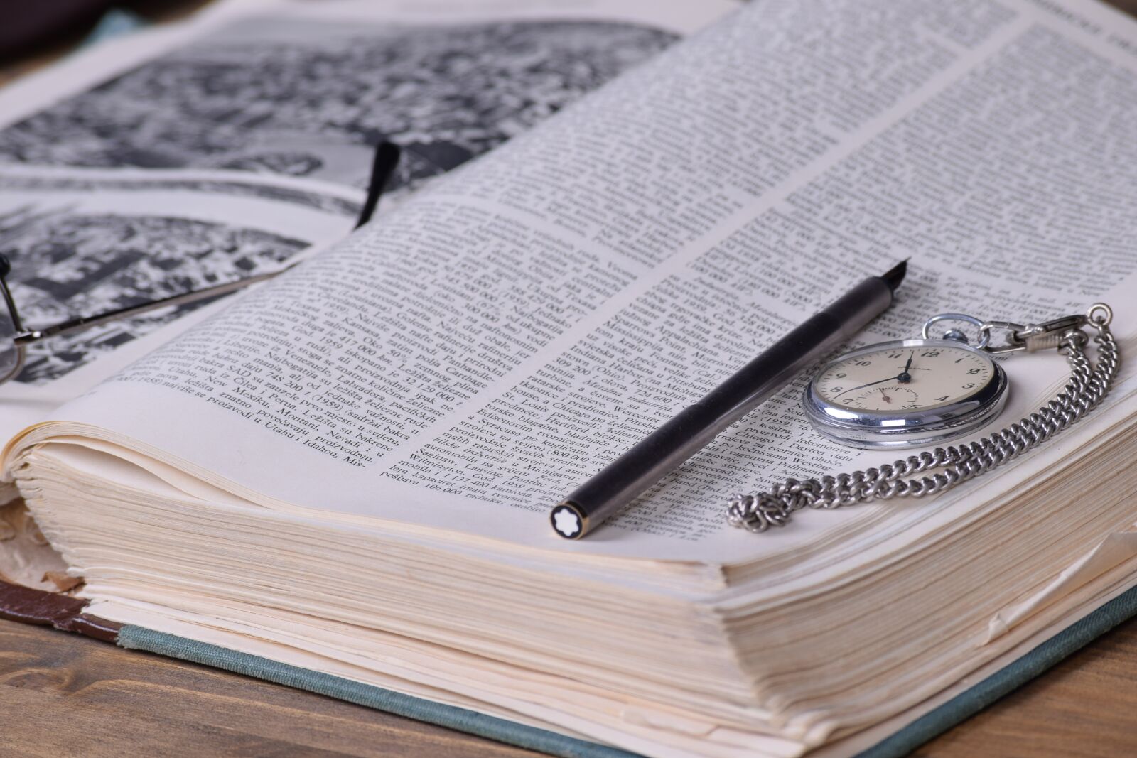 Nikon D3300 sample photo. Books, time, write photography