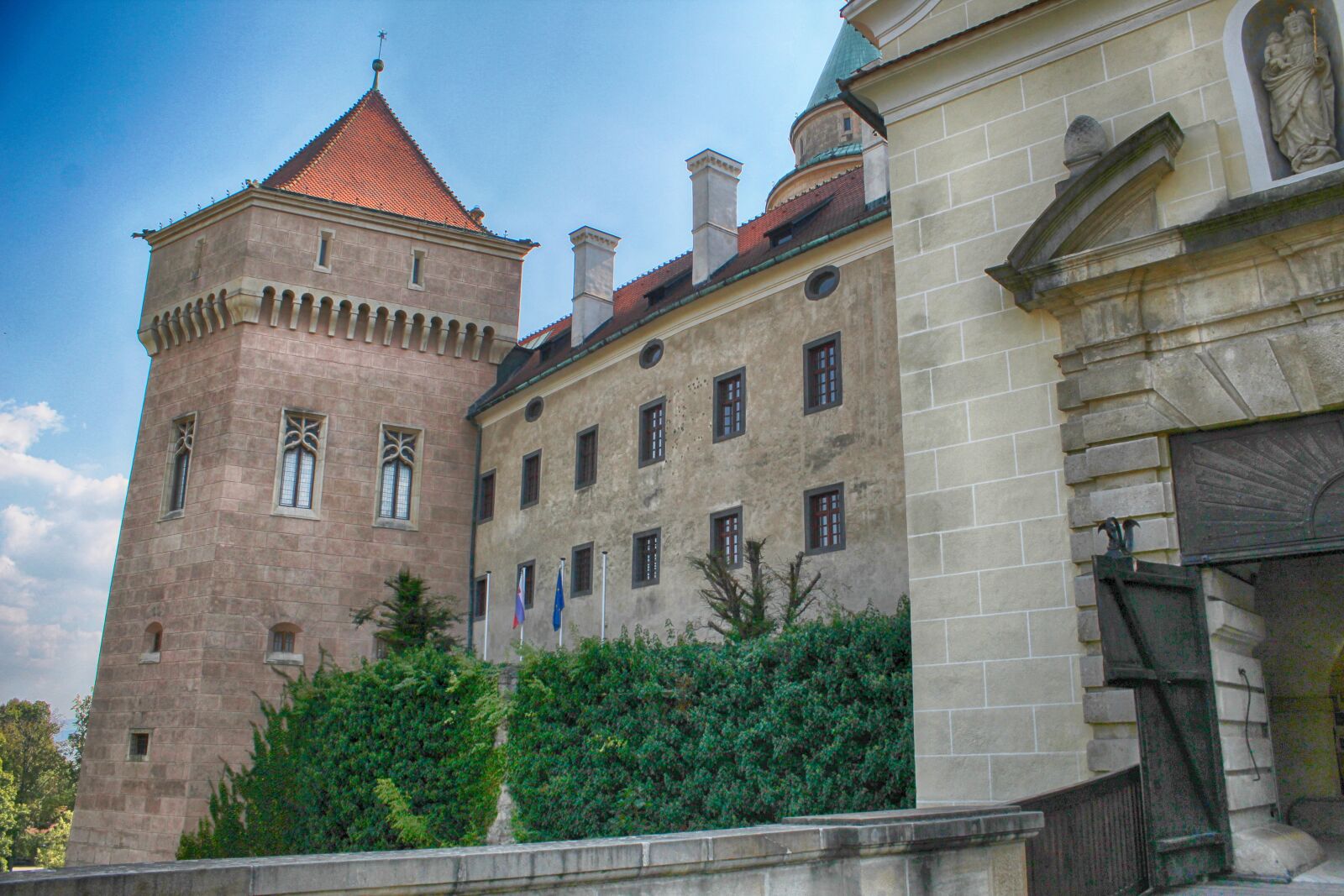 Canon EOS 1300D (EOS Rebel T6 / EOS Kiss X80) sample photo. Bojnice castle, slovakia, lock photography