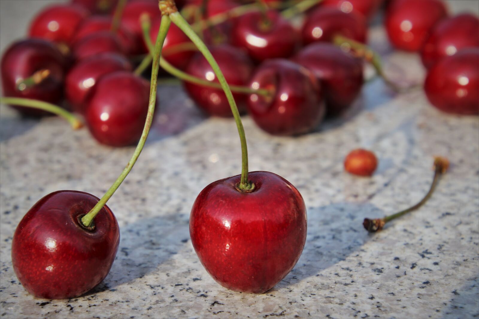 Canon EOS 80D sample photo. Stone, sweet cherry, diet photography