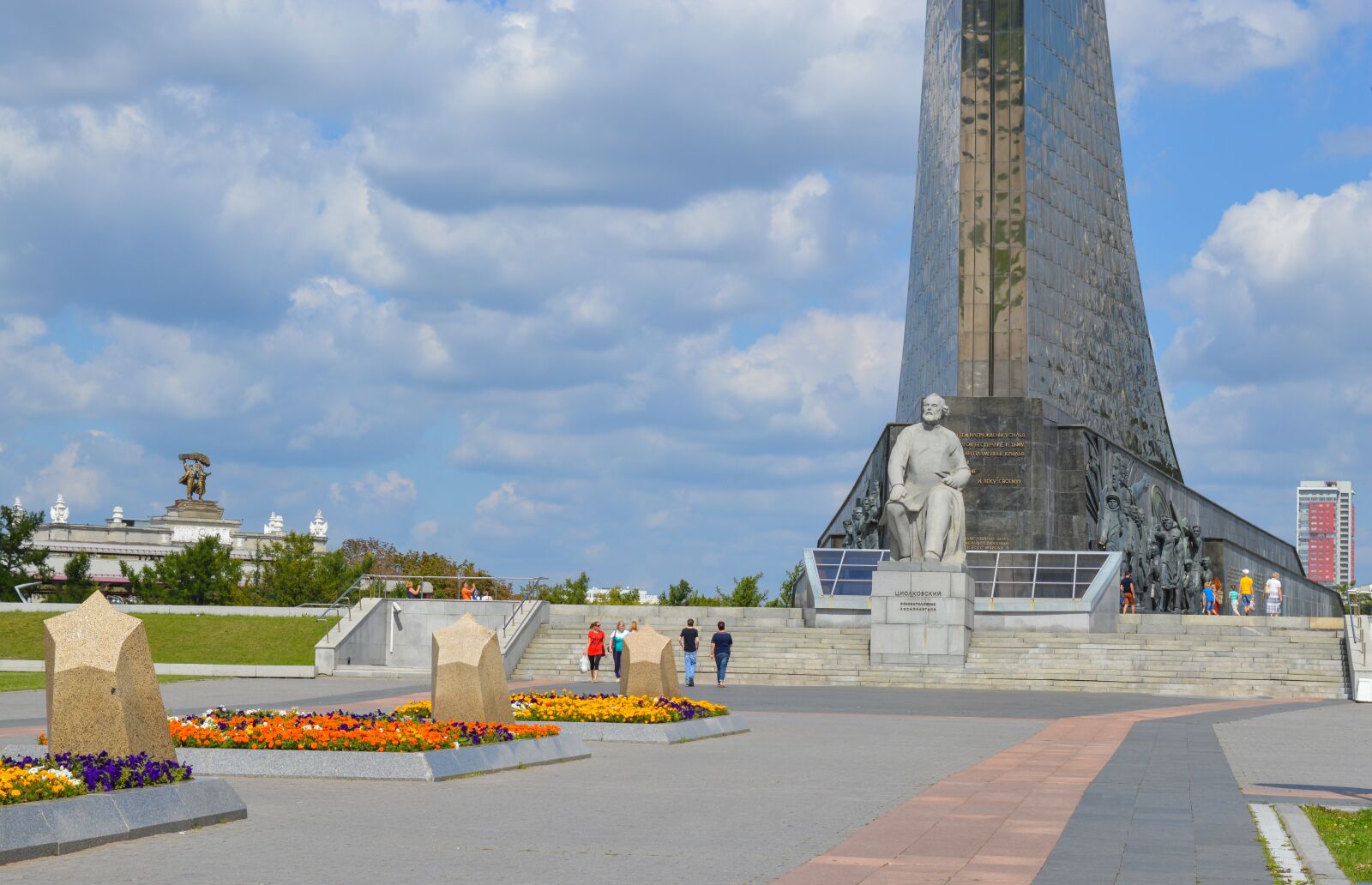 Nikon D3200 sample photo. Tsiolkovsky, conquerors of space photography