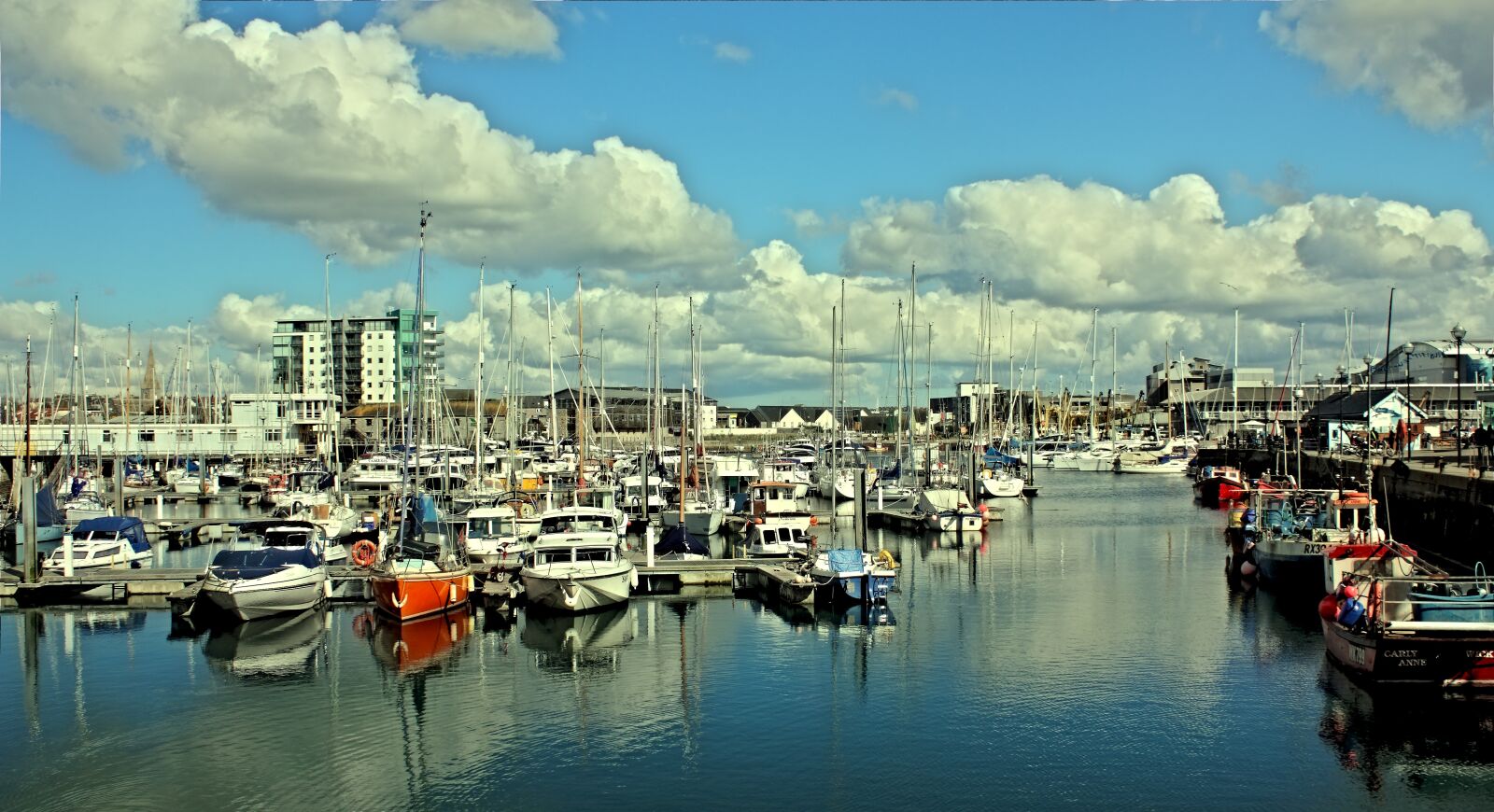 Canon EOS 550D (EOS Rebel T2i / EOS Kiss X4) sample photo. Boats, buildings, clouds, dock photography