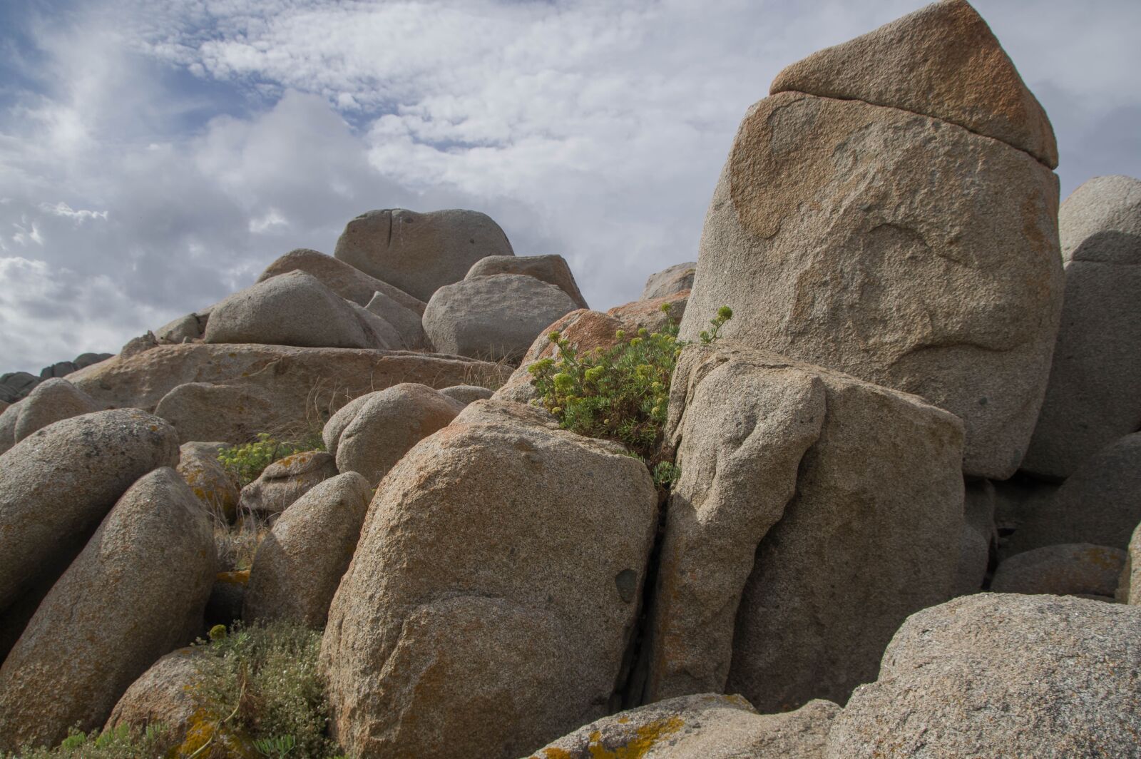 Pentax KP sample photo. Corsican, lavezzi isles, blocks photography