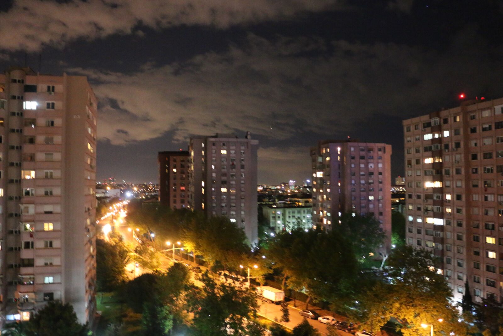 Canon EOS 70D sample photo. City, night, dark photography
