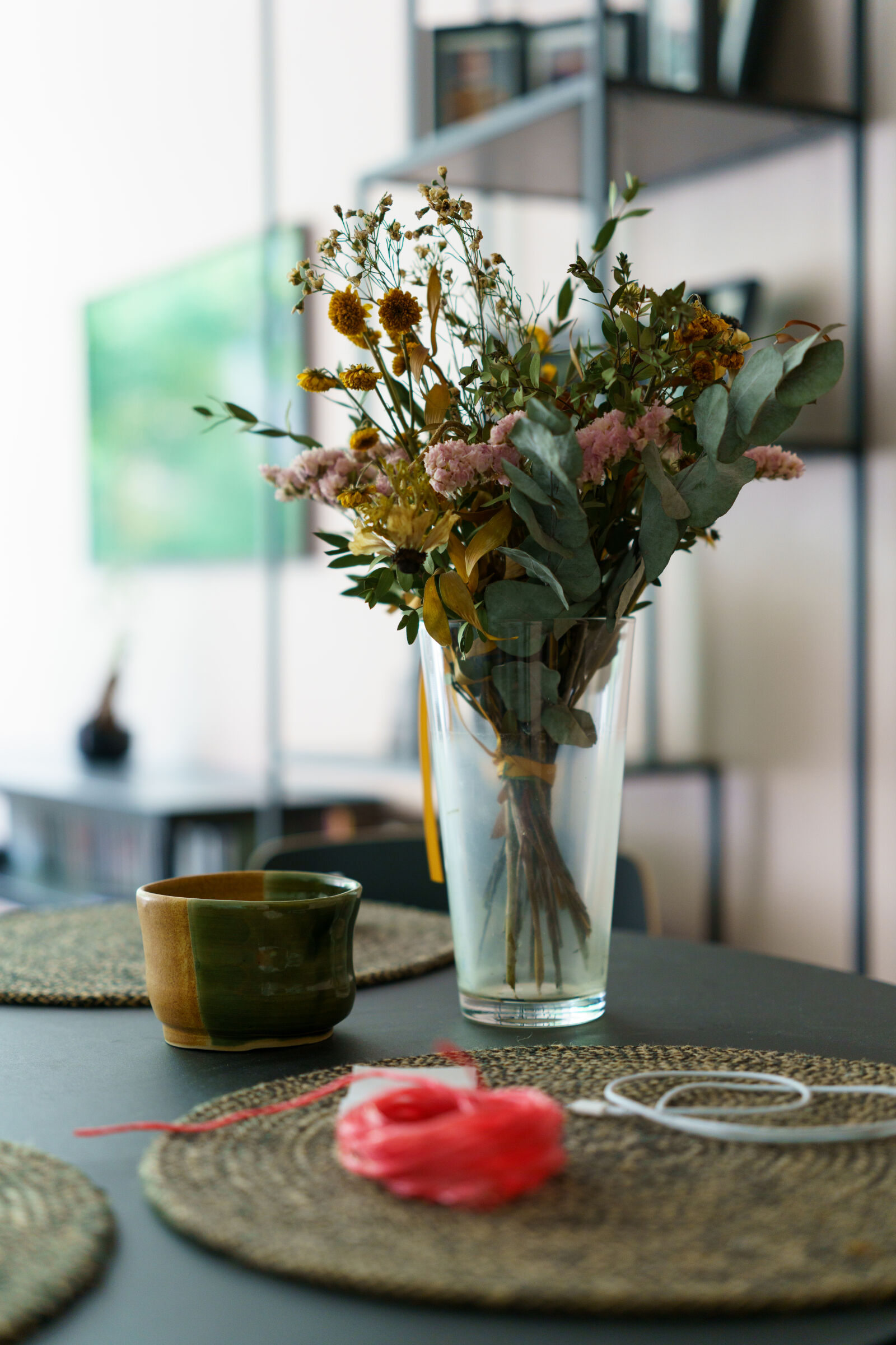 Sigma 50mm F2 DG DN | C sample photo. Flower table photography