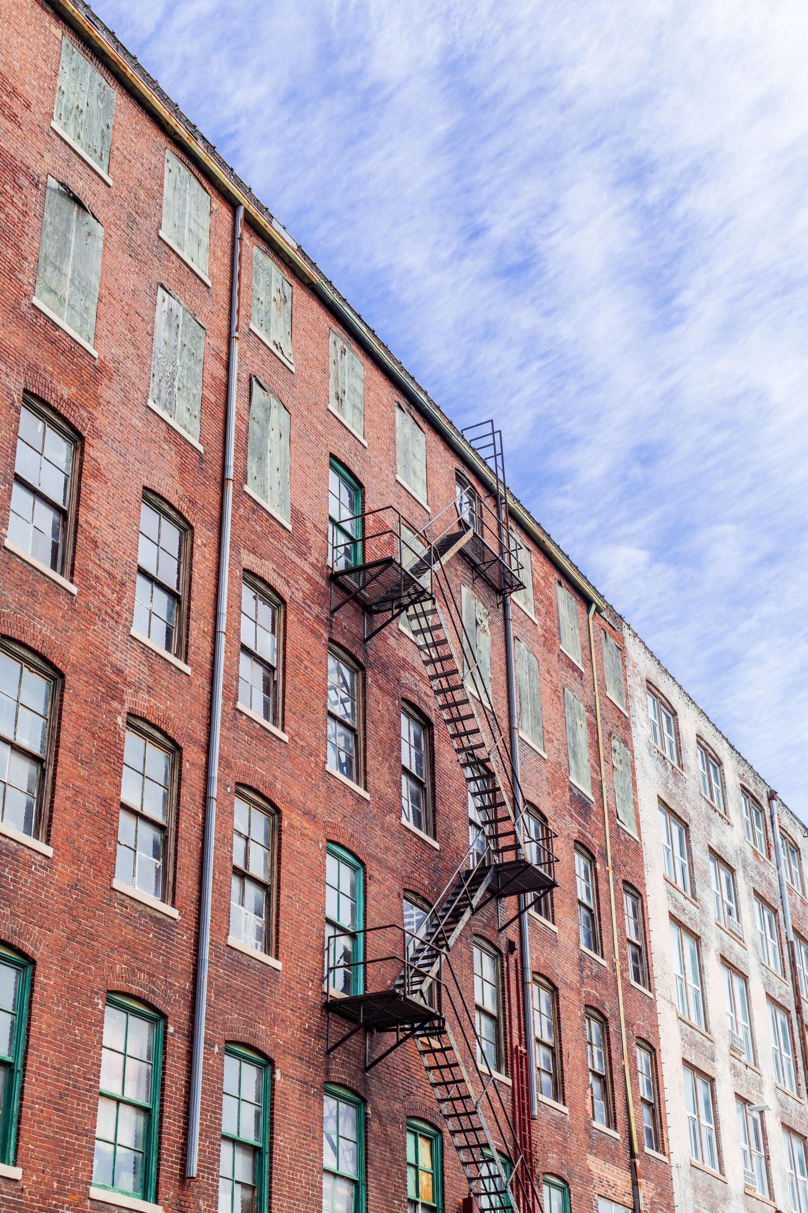Canon EOS 5D Mark III + Canon EF 50mm F1.8 STM sample photo. Building, fire, fireescape photography