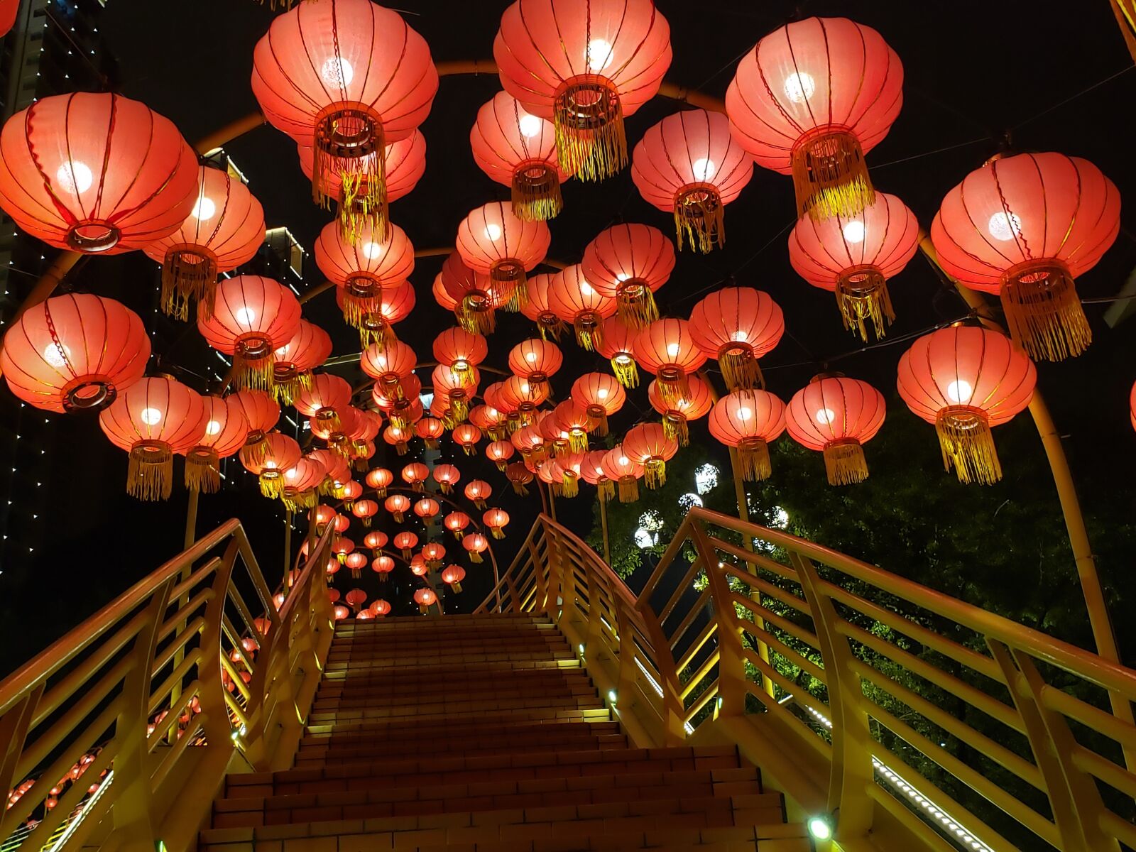Samsung Galaxy S9+ sample photo. Travel, red, lantern photography