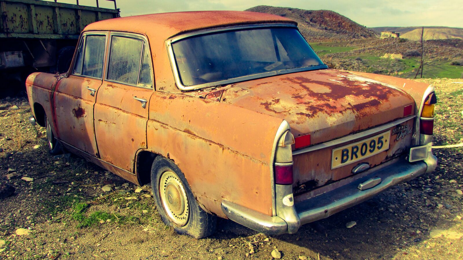 Canon PowerShot SX400 IS sample photo. Old car, rusty, abandoned photography