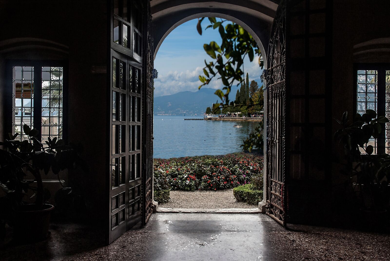 Sony Alpha DSLR-A300 sample photo. Italy, garda, bardolino photography