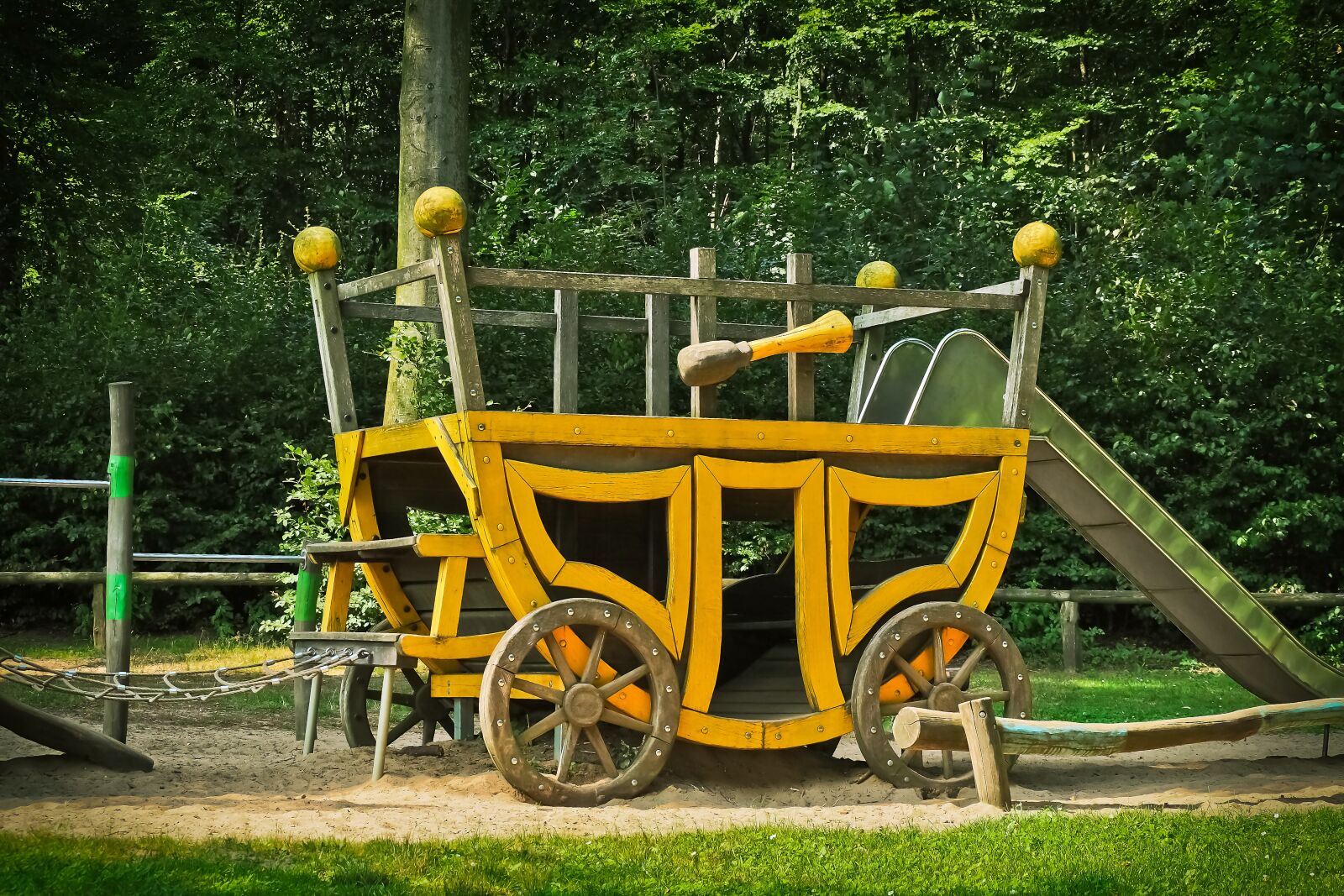 Olympus OM-D E-M10 sample photo. Coach, playground, wood photography