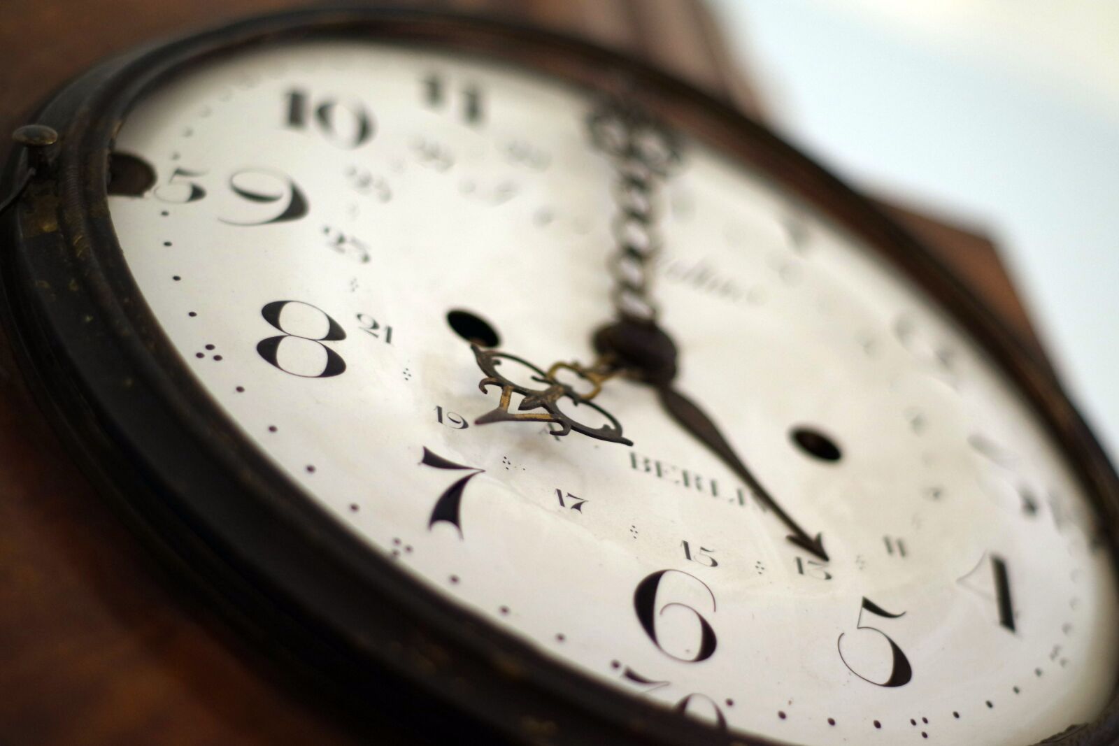 Pentax K-S2 sample photo. Clock, tips, old photography