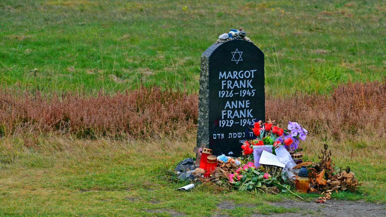 Nikon D5200 sample photo. Tombstone, anne frank, memorial photography
