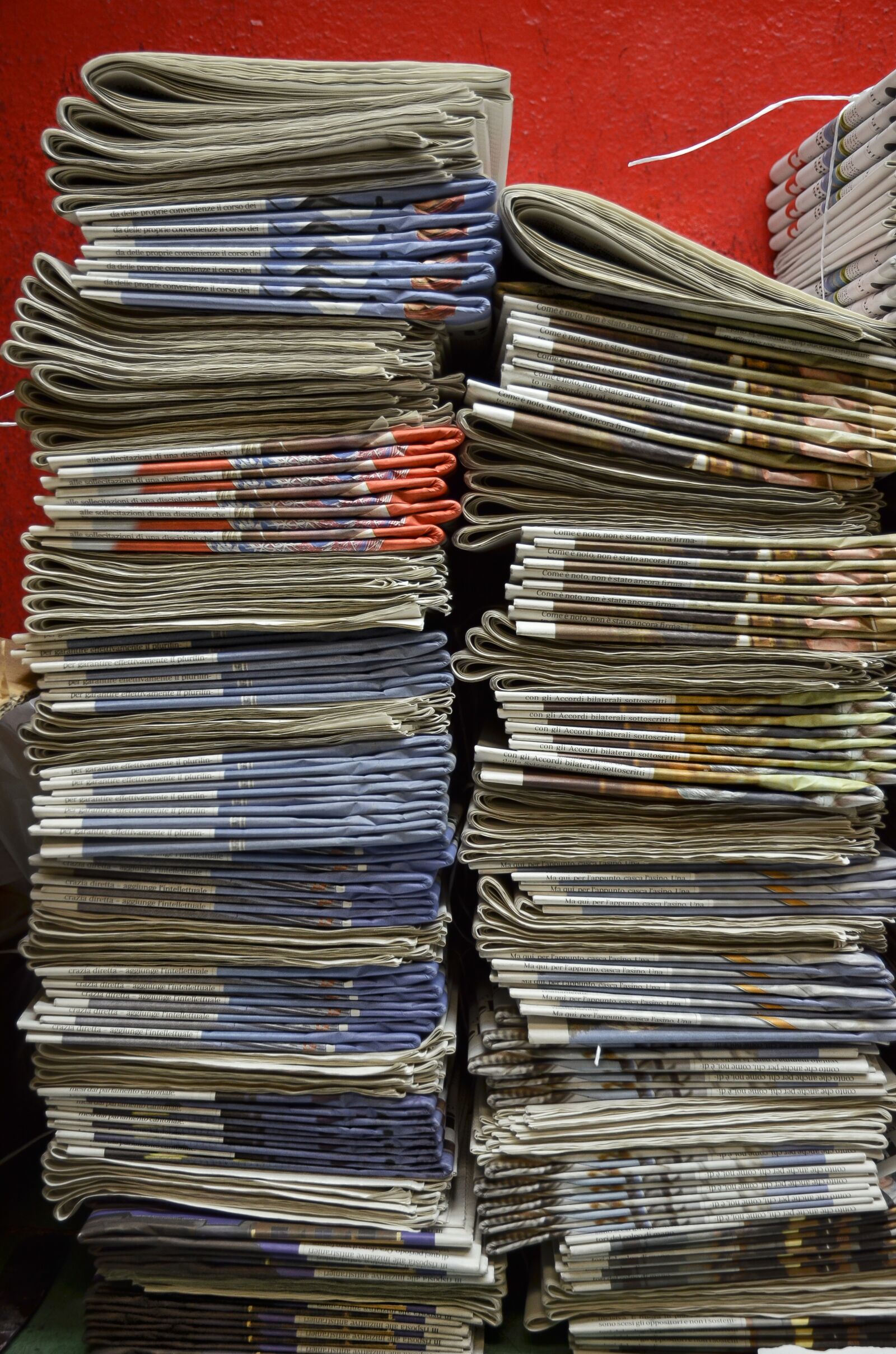 Nikon D7000 sample photo. Newspapers, reading, paper sings photography