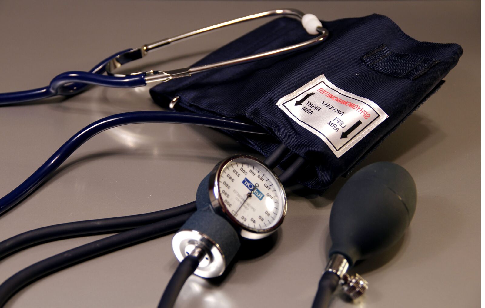 Canon EOS 600D (Rebel EOS T3i / EOS Kiss X5) sample photo. Measure, patients, blood, pressure photography