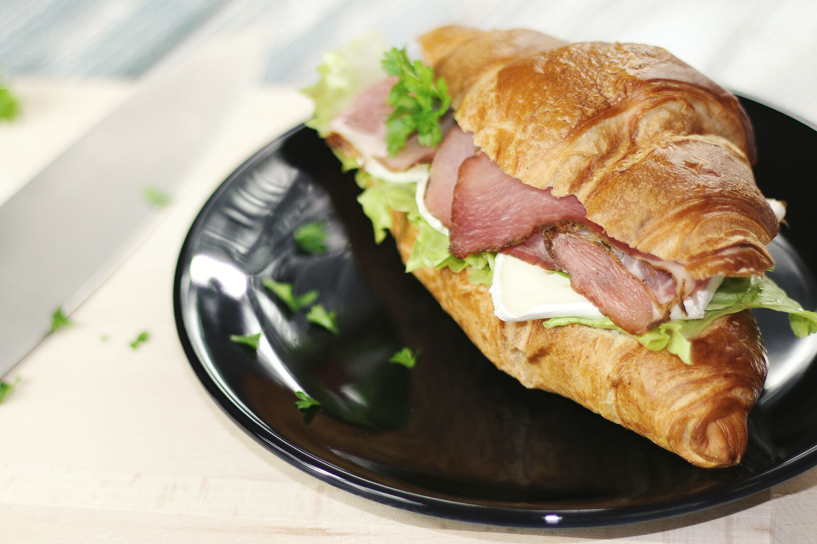 Canon EOS 70D + Canon EF 50mm F1.8 II sample photo. Bakery, croissant, delicious, food photography