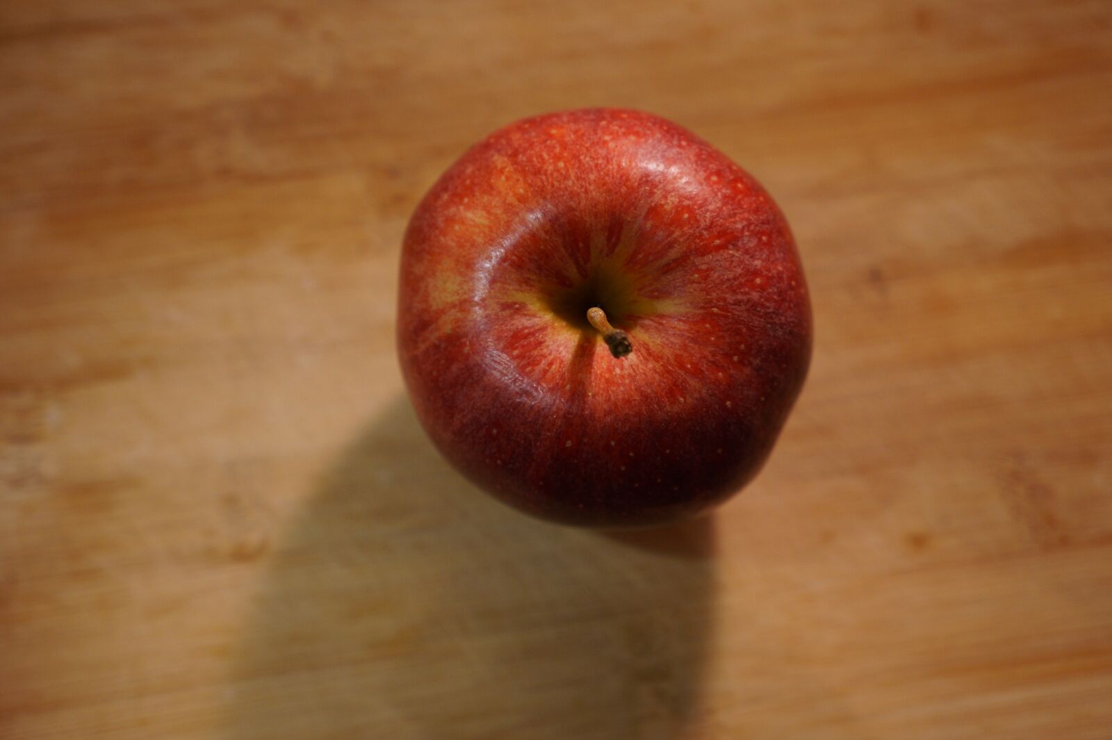 Sony Alpha a3000 + Sony E 18-55mm F3.5-5.6 OSS sample photo. Fruit, food, wood photography